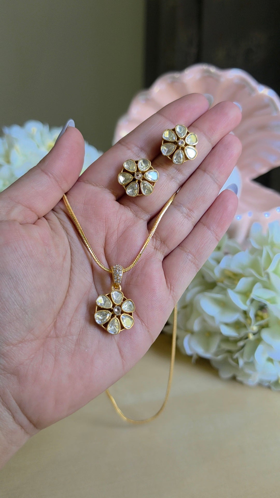 Damini moisturizer kundan pendent set