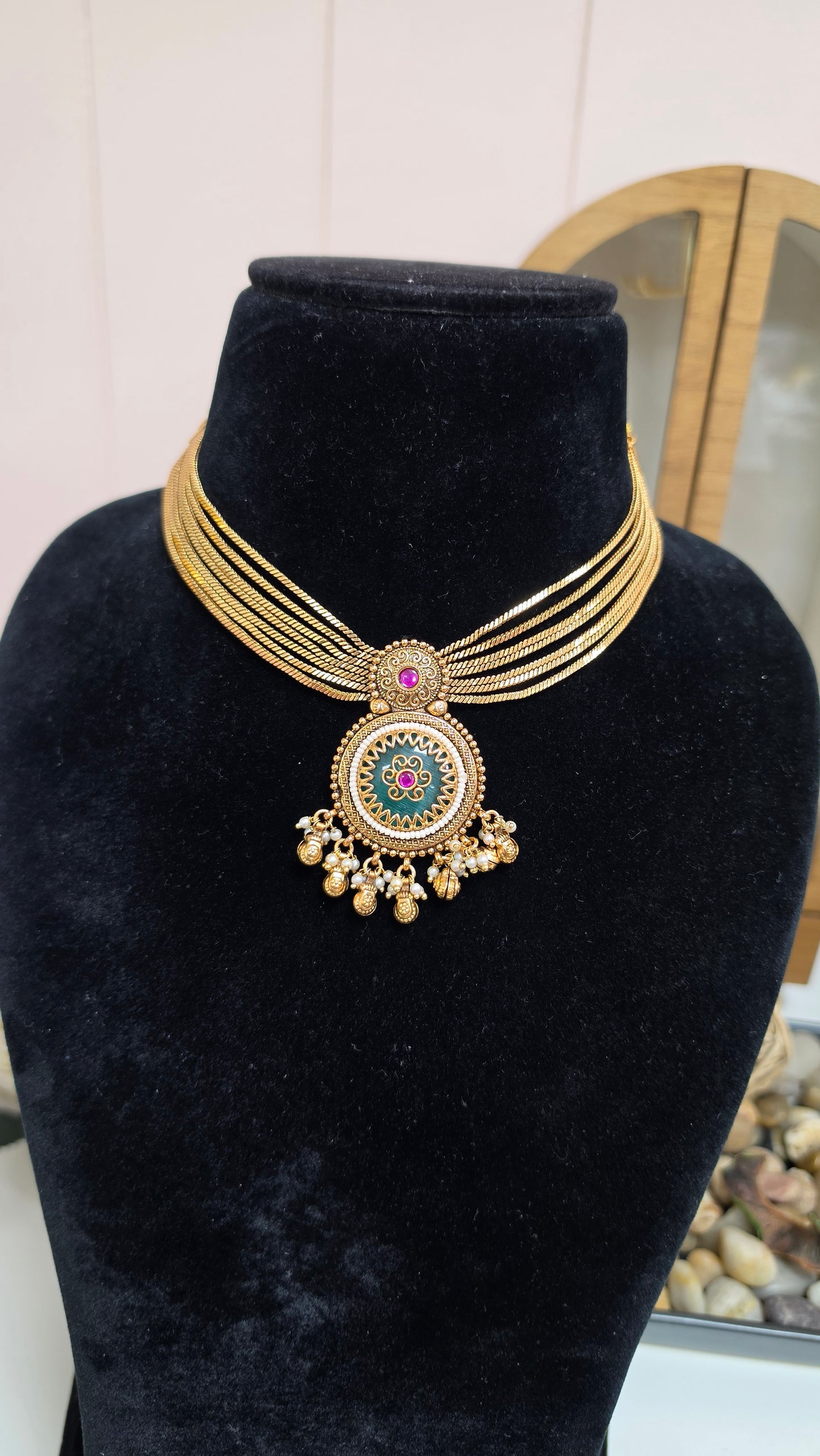 Itika hearitage kundan set