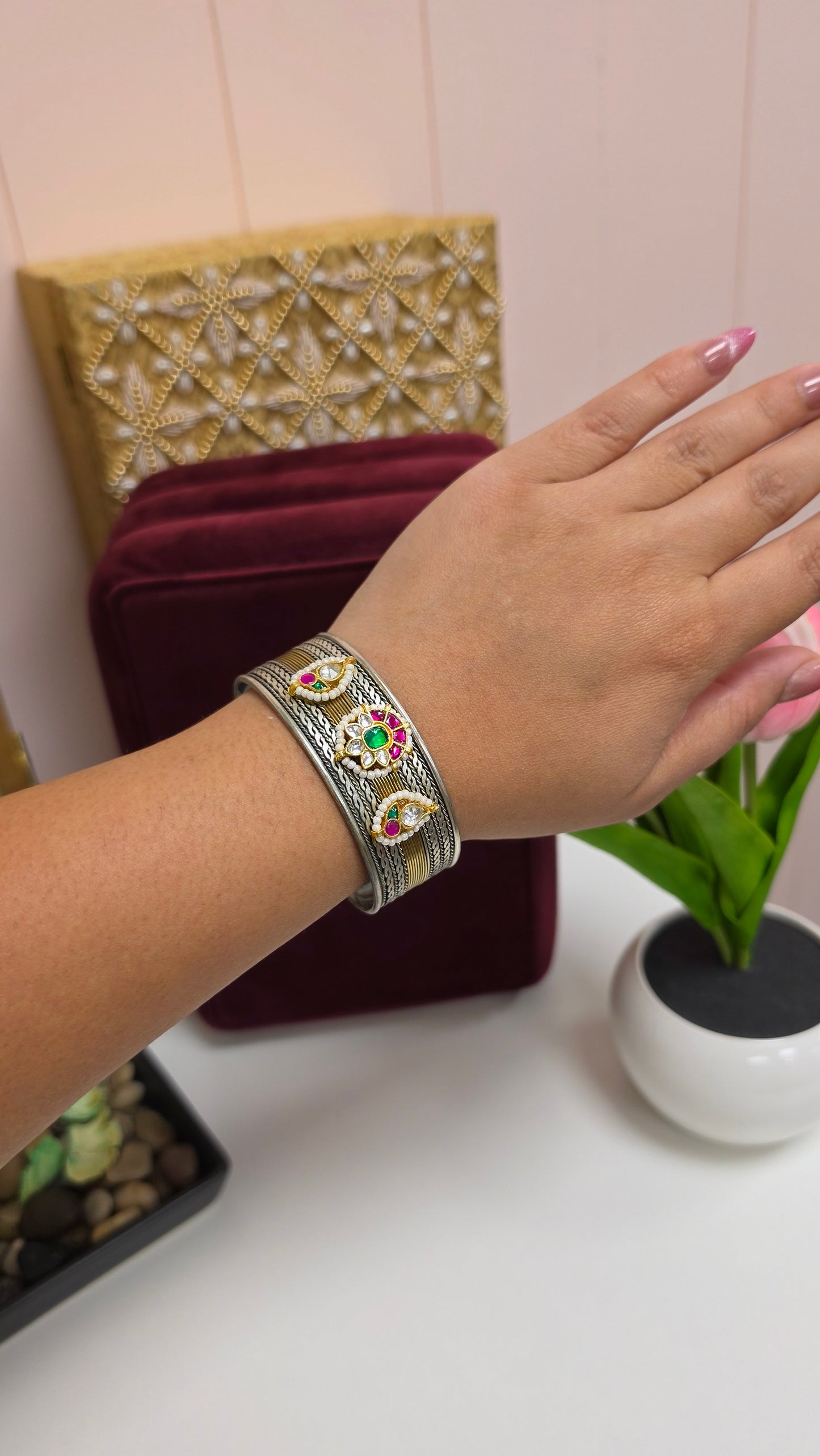 Dual tone kundan bangle