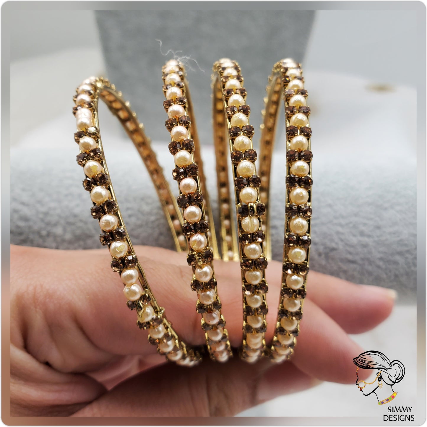 Set of 4 pearl bangles