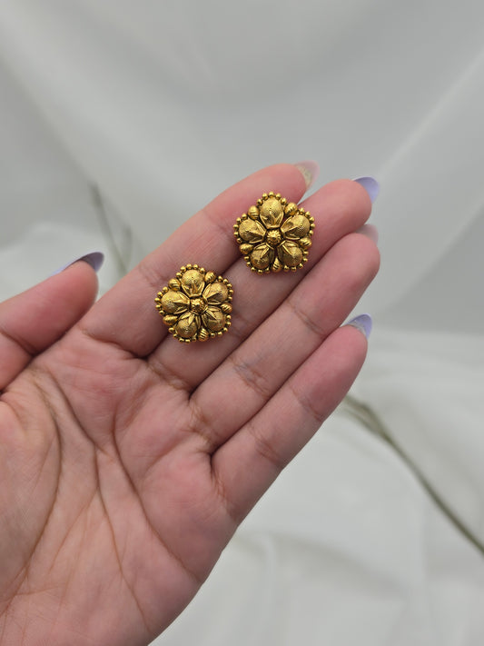 Amira premium gold plated studs