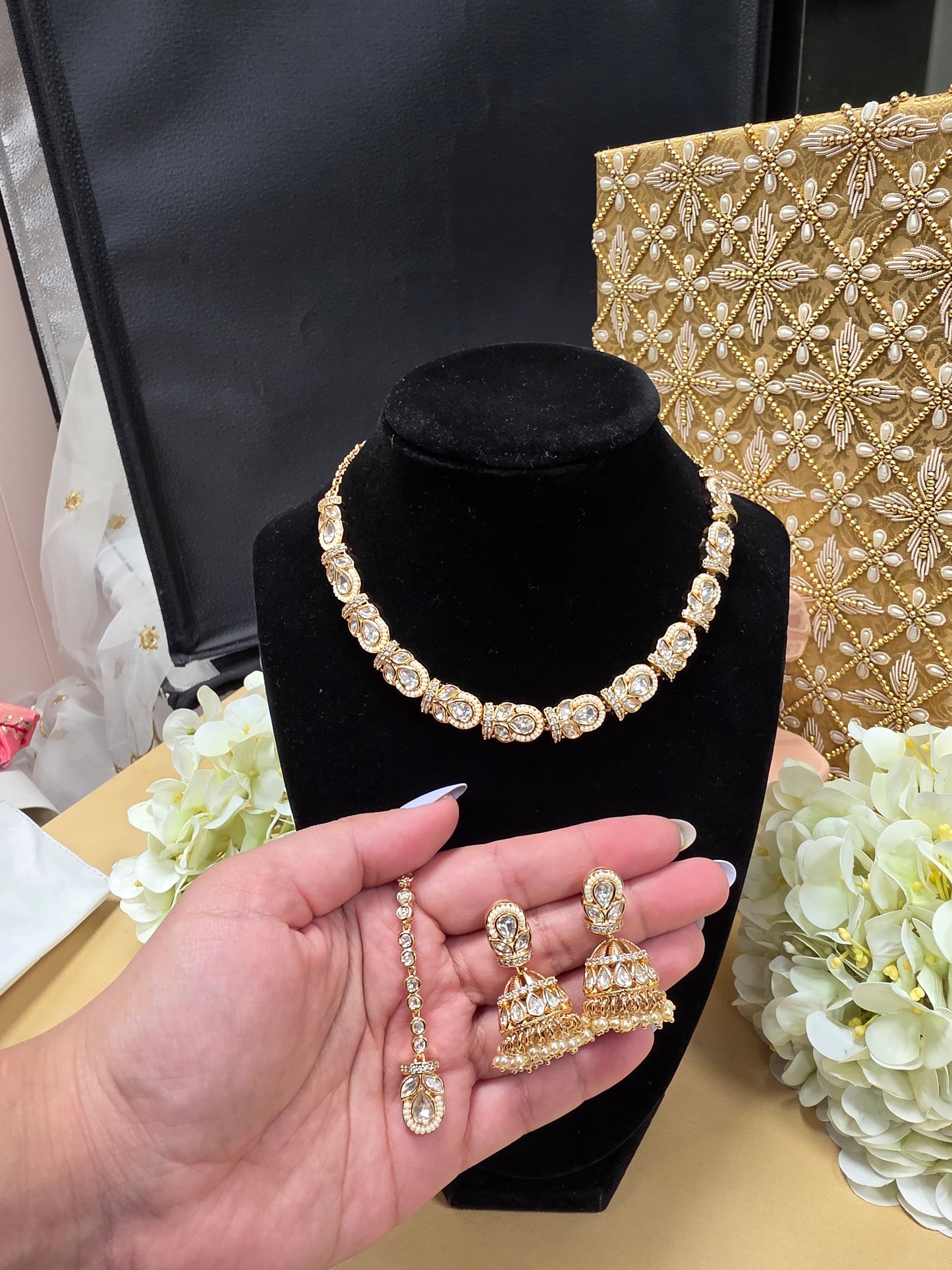 Sanjana premium gold plated kundan set (gold)