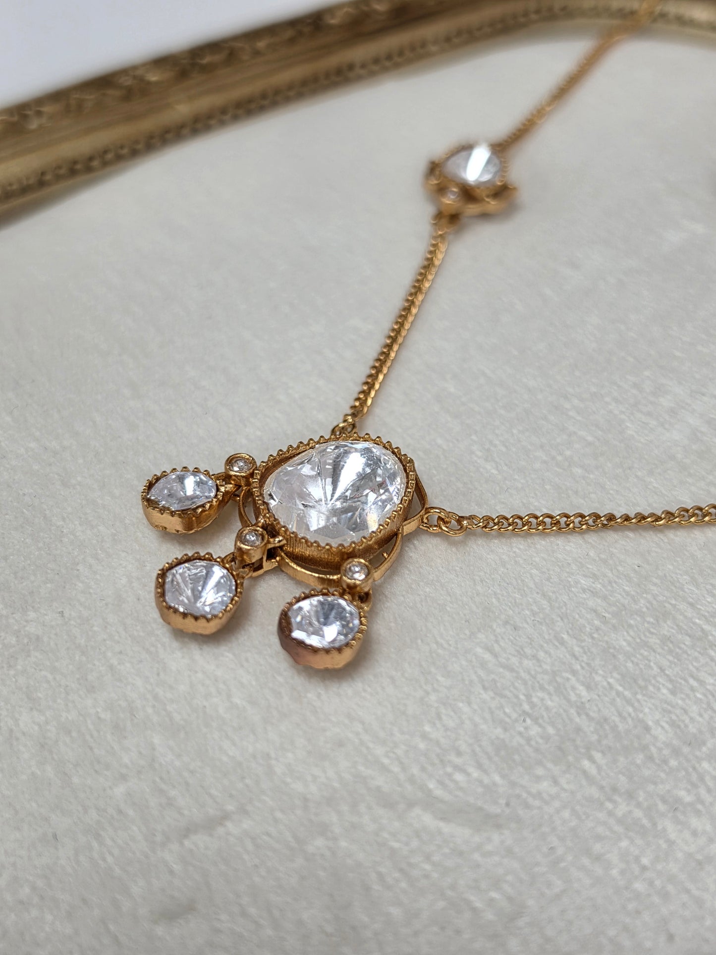 Alya premium mosonaite kundan set