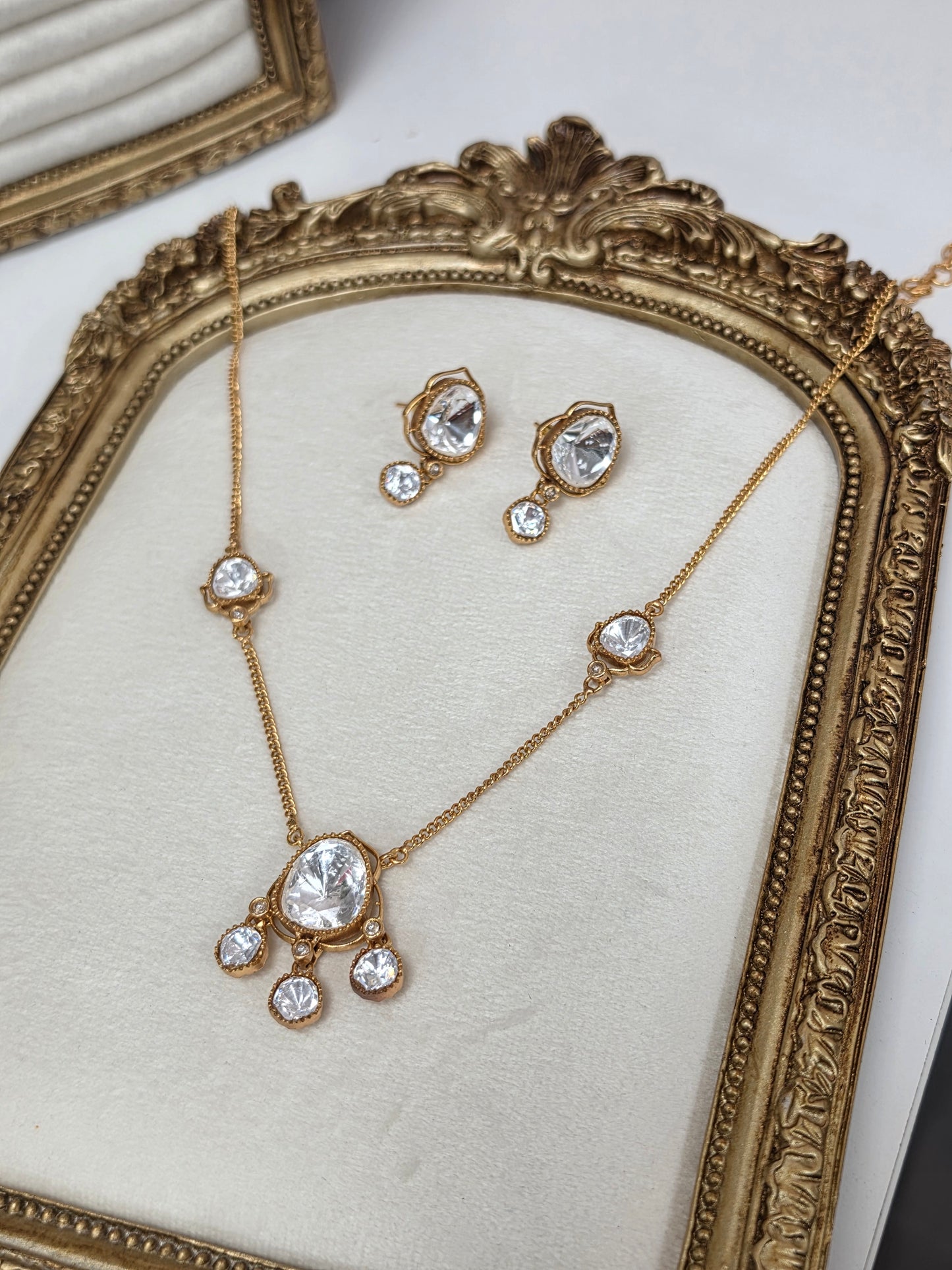 Alya premium mosonaite kundan set