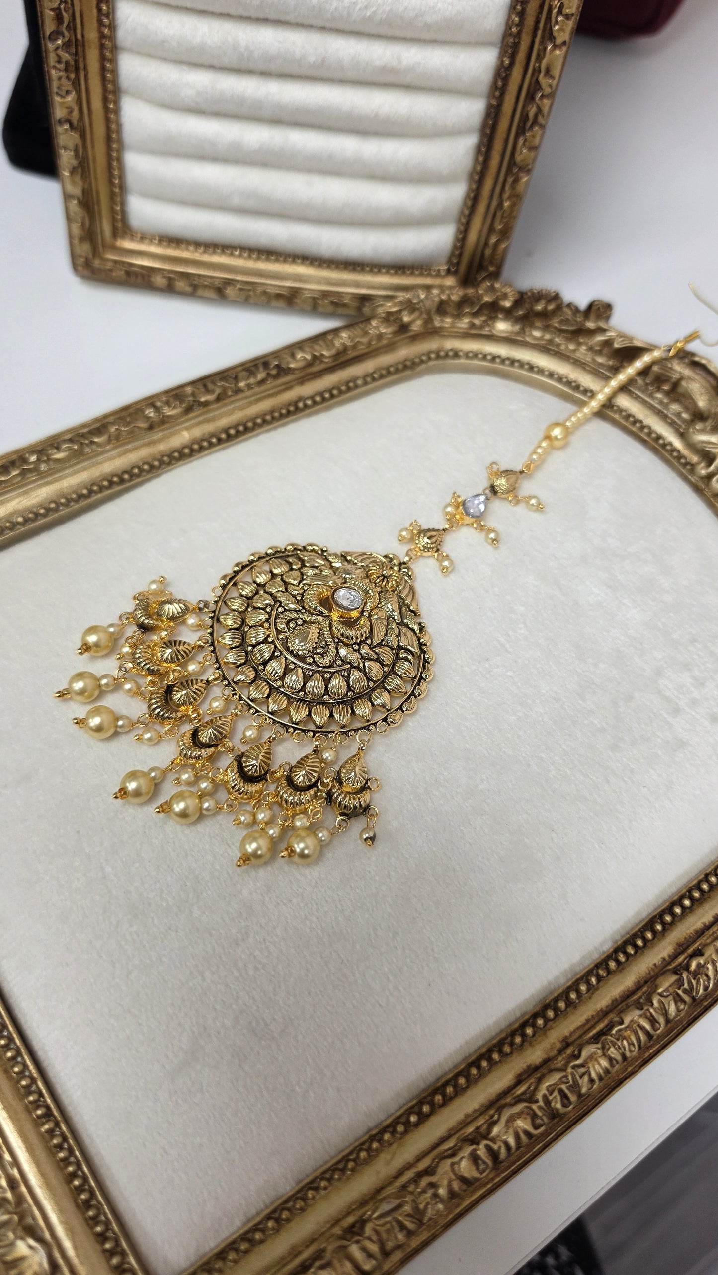 Bishan gold plated Earrings with tikka (Gold)