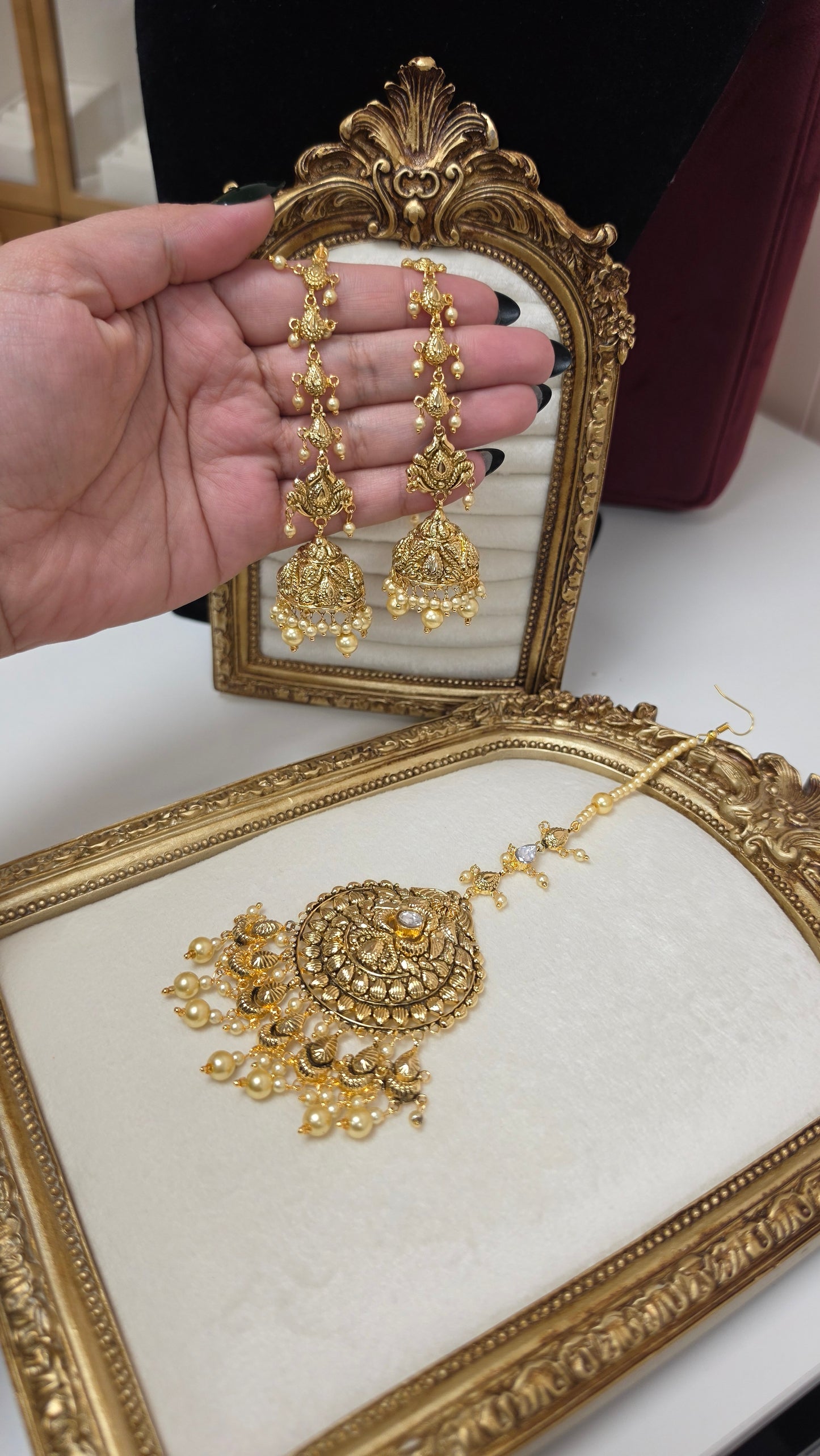 Bishan gold plated Earrings with tikka (Gold)