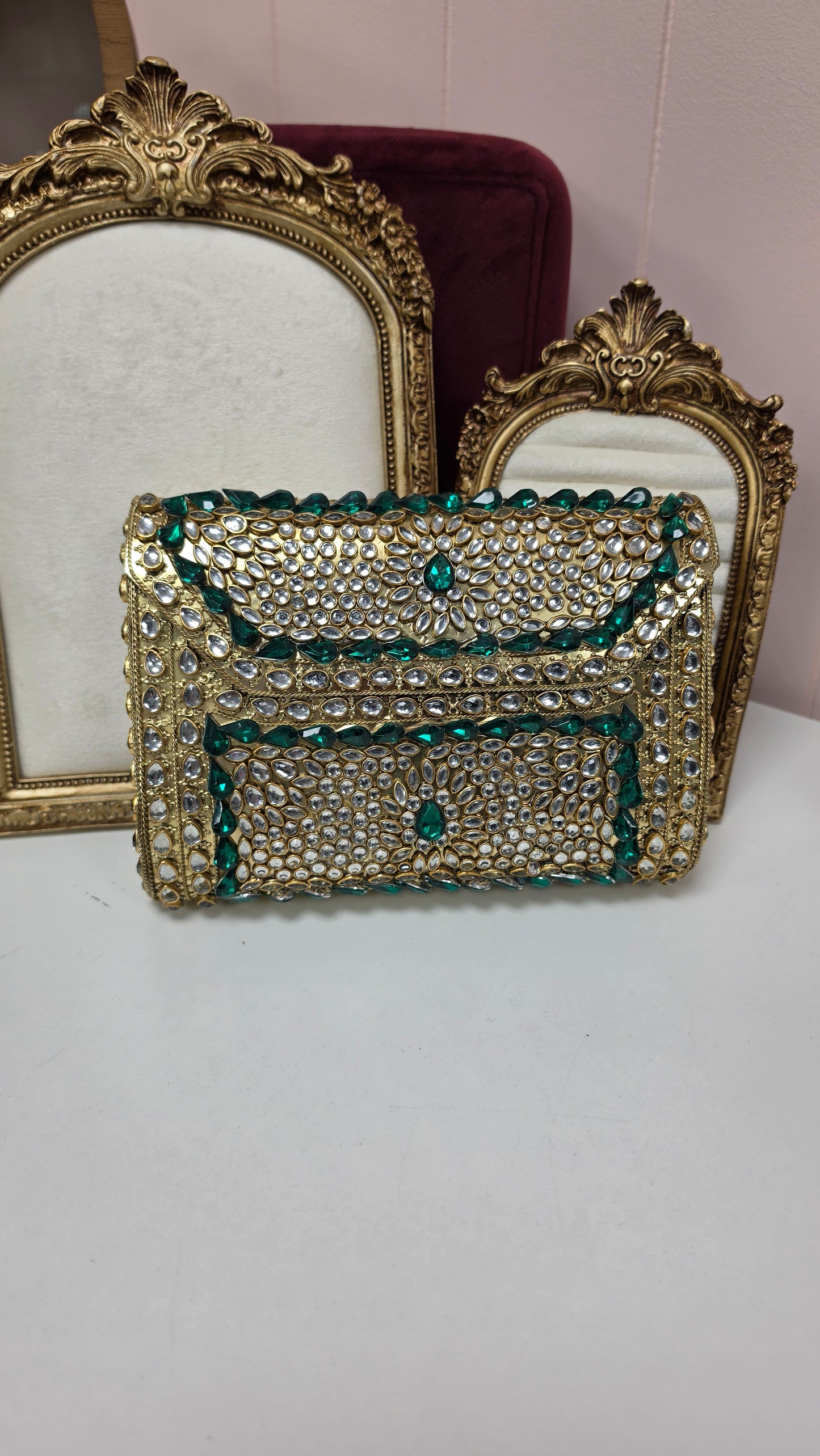 Naina kundan brass clutch