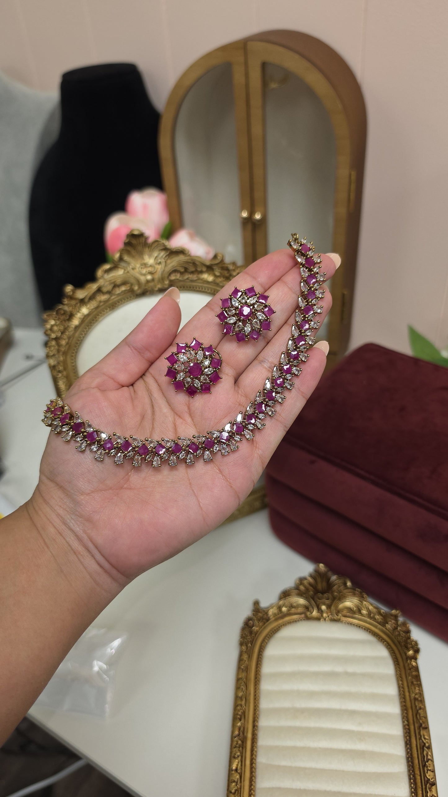 Suhana necklace with Studs (ruby)