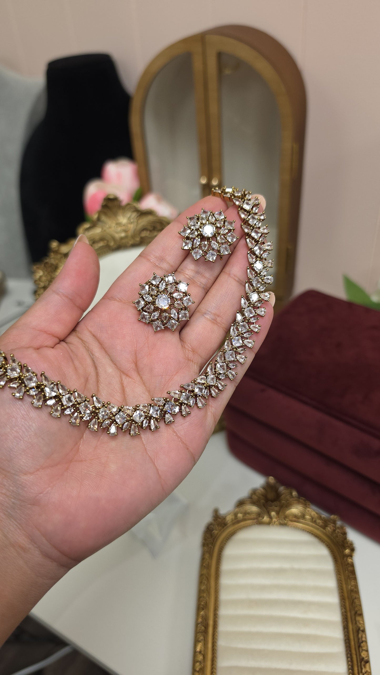 Suhana necklace with Studs (Clear)