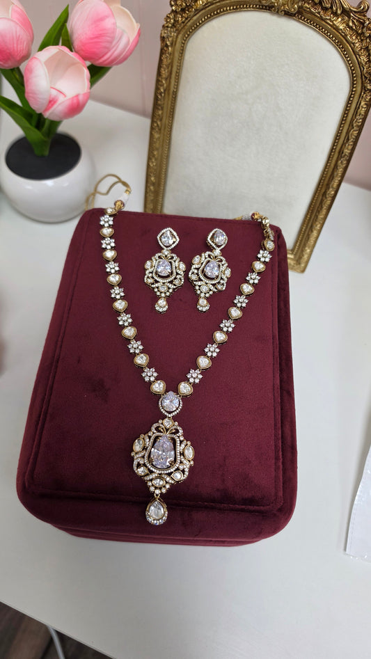 Manat premium kundan set (Clear)