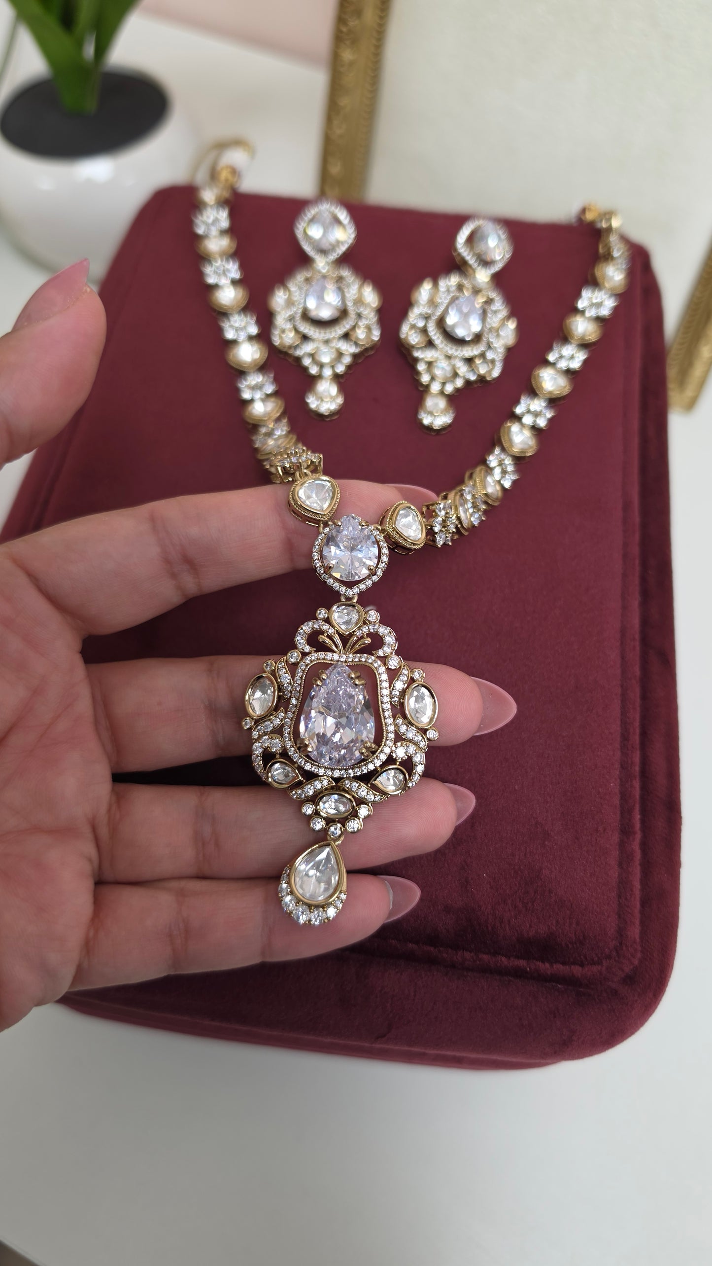 Manat premium kundan set (Clear)