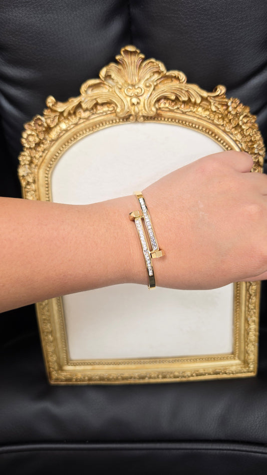 Avni gold bracelet for bhabhi(Women)