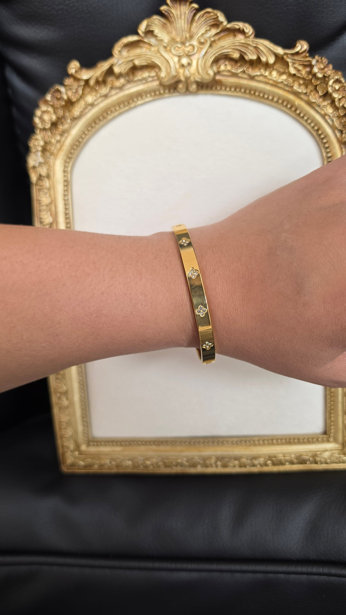 Disha gold bracelet for bhabhi(women)