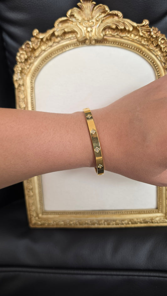 Disha gold bracelet for bhabhi(women)