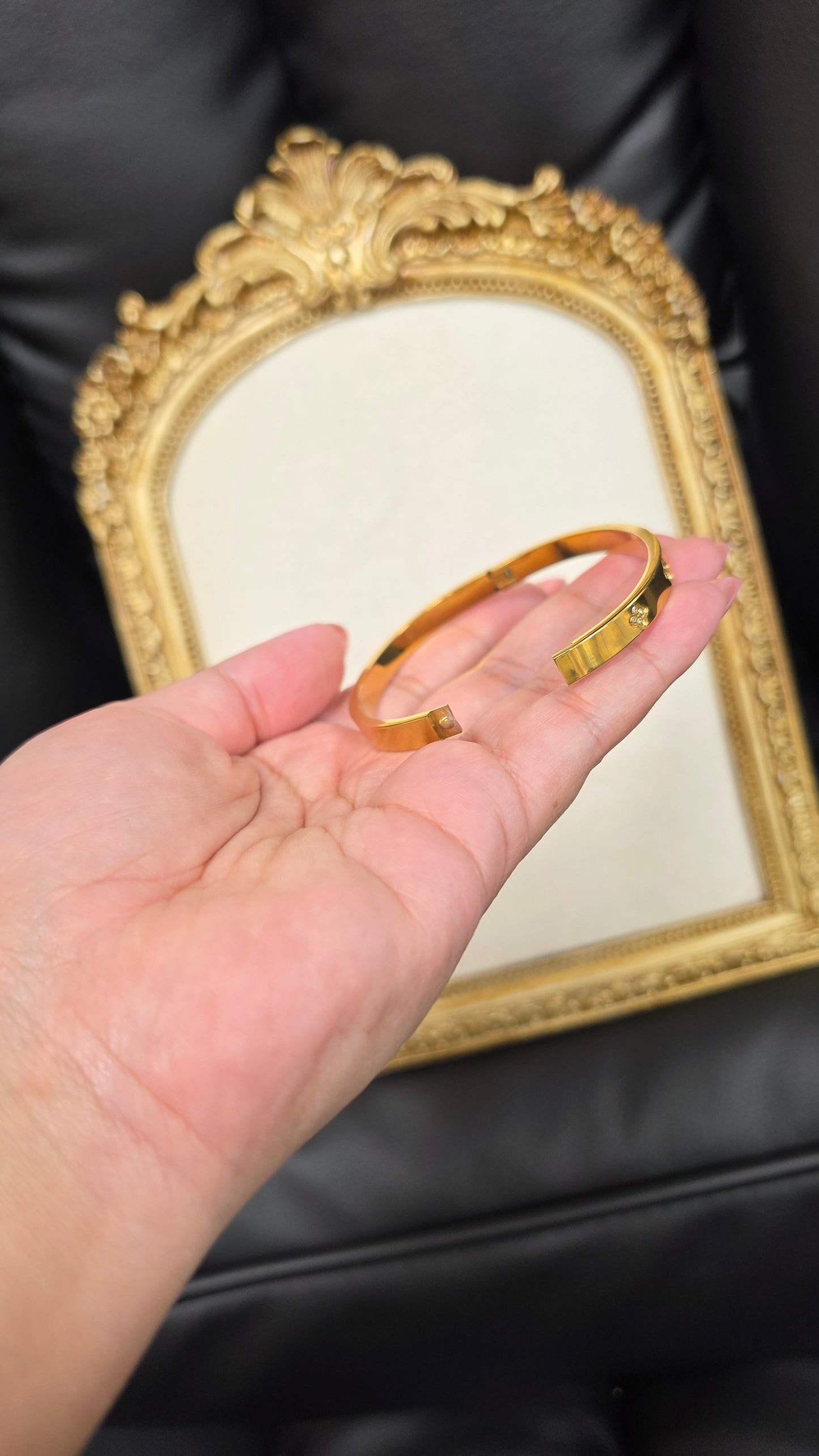Disha gold bracelet for bhabhi(women)