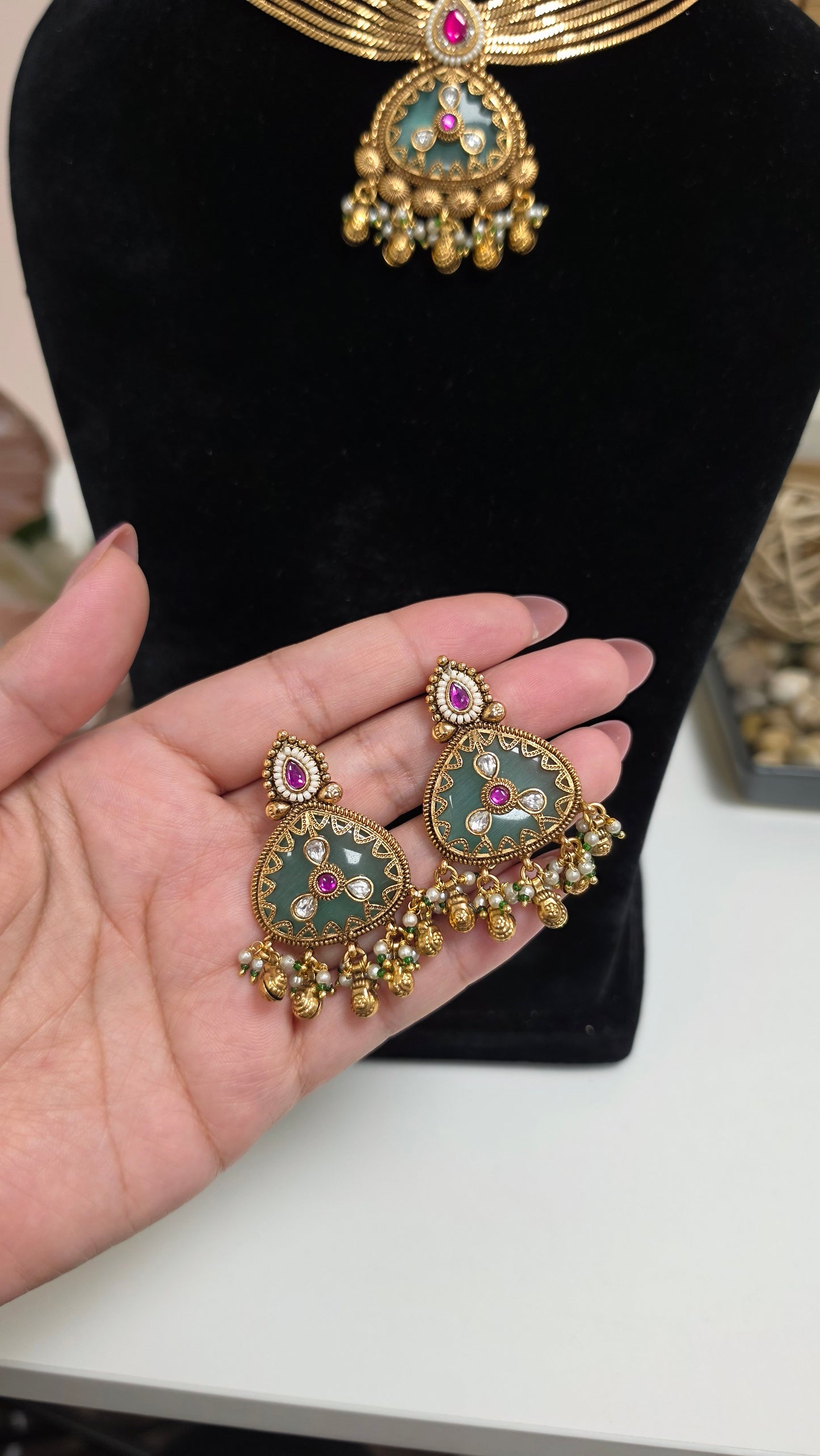 Jheel hearitage kundan set