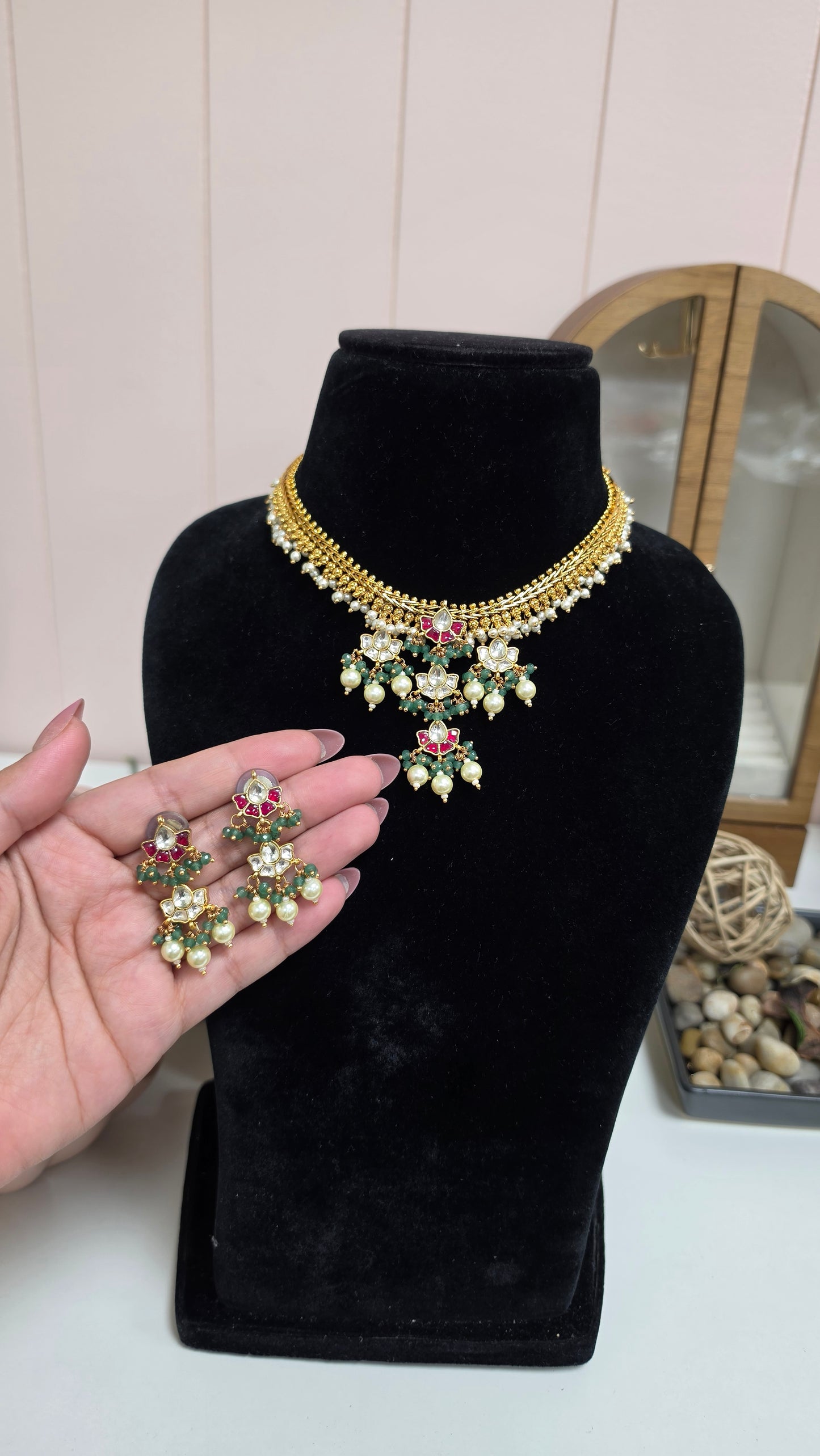 Freya pachi kundan set