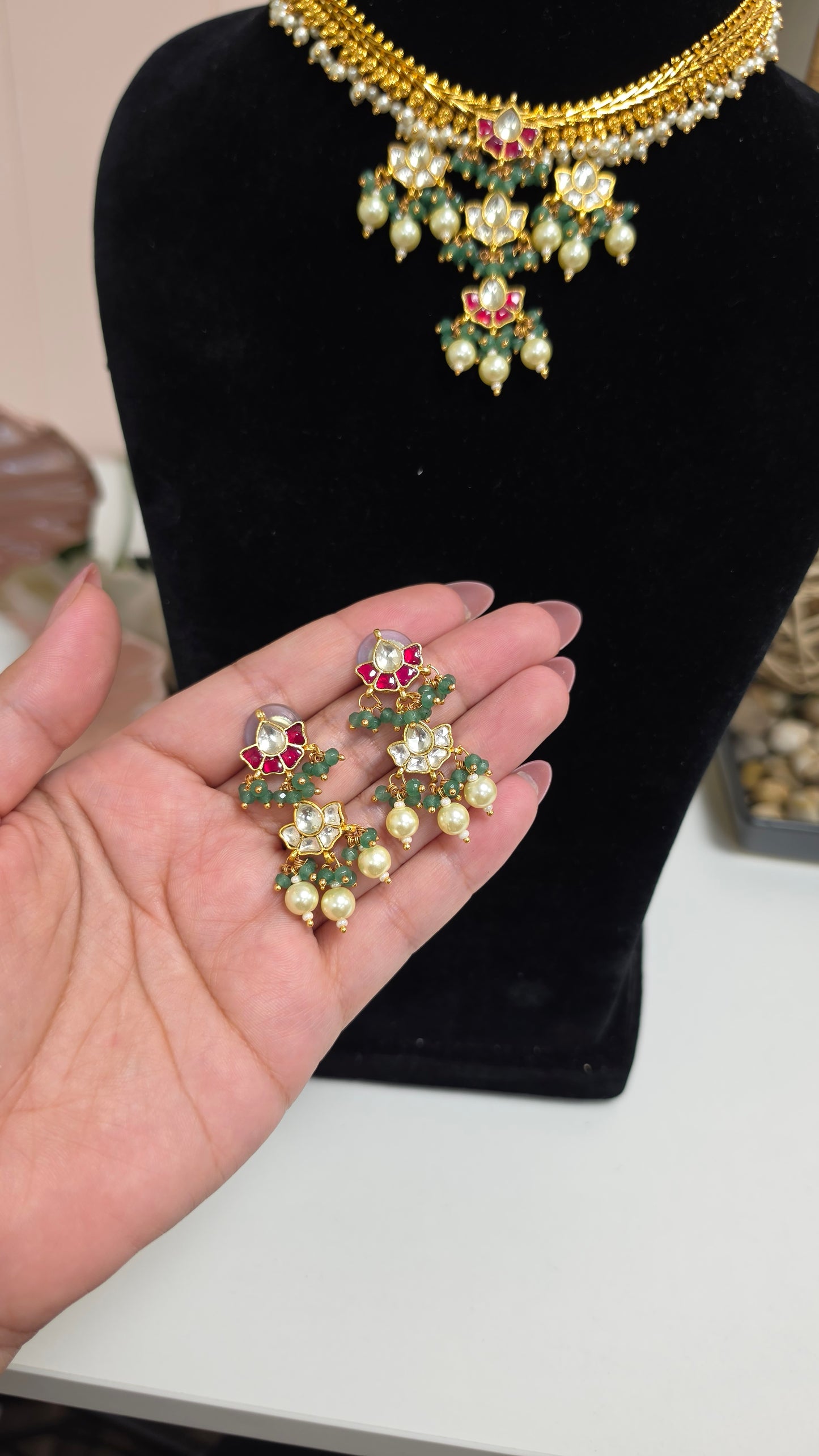 Freya pachi kundan set