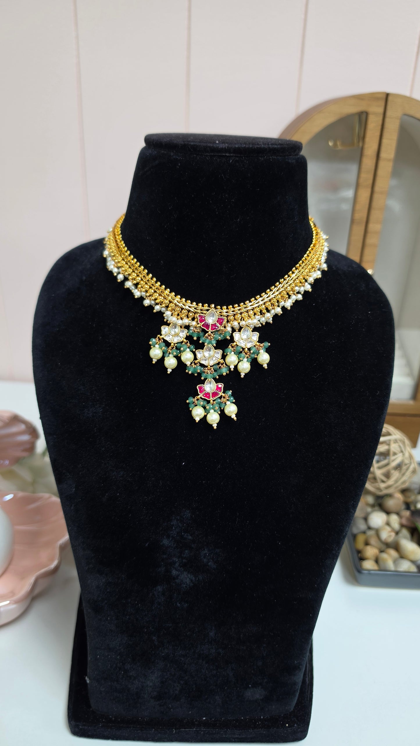 Freya pachi kundan set