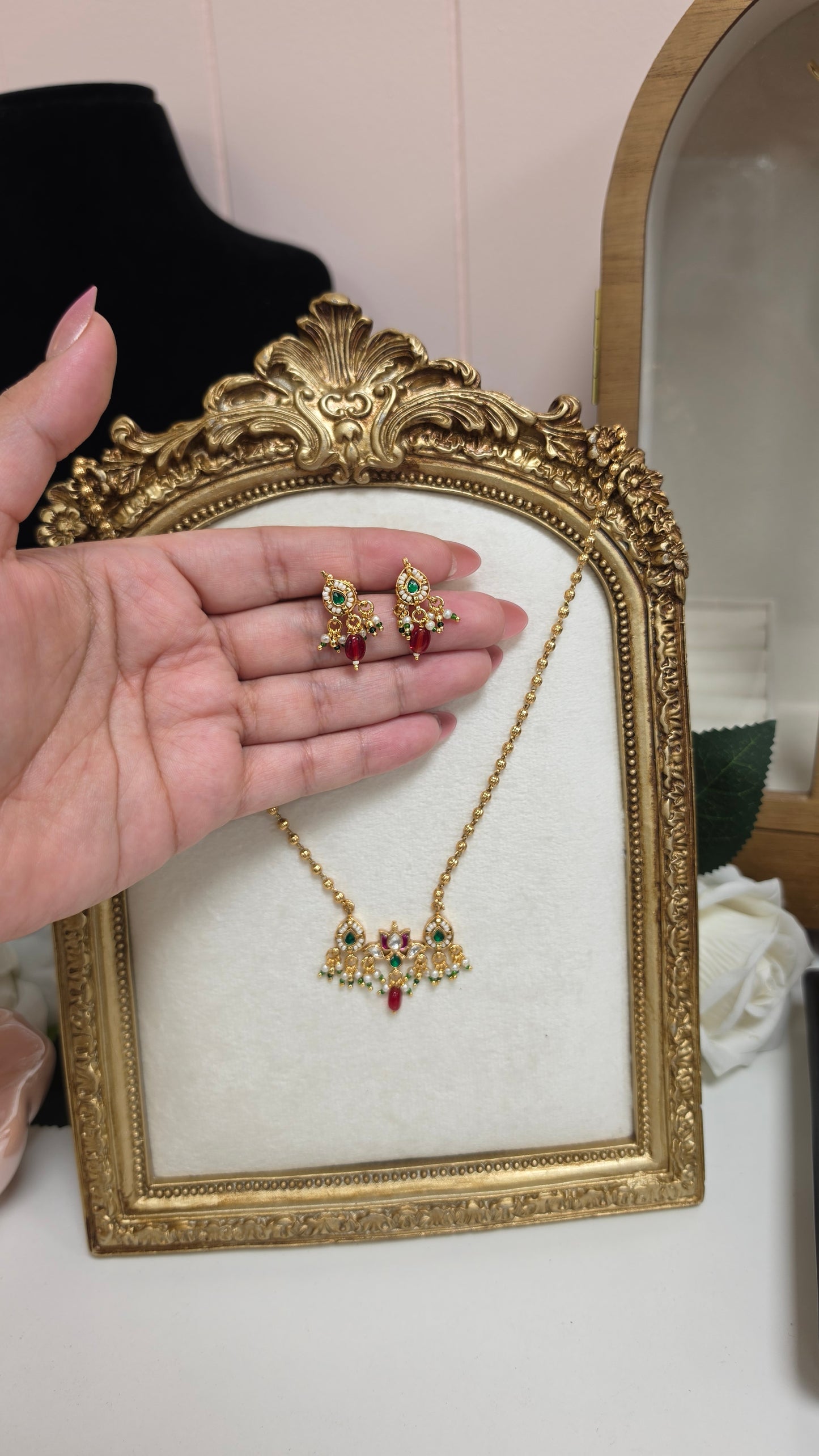 Itisha chain necklace set