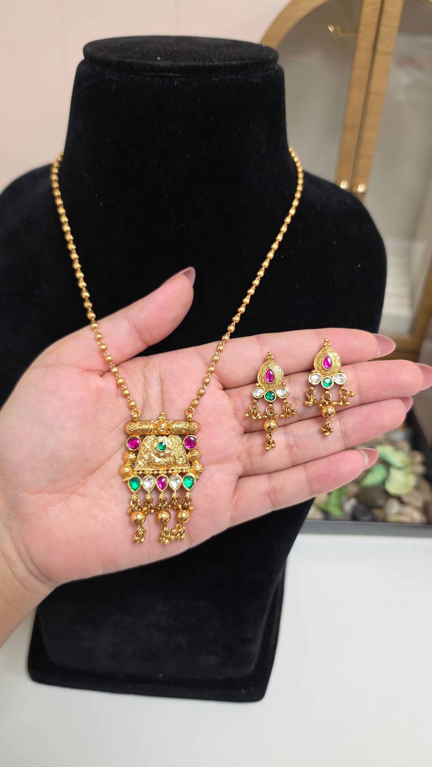Virala heritage kundan set