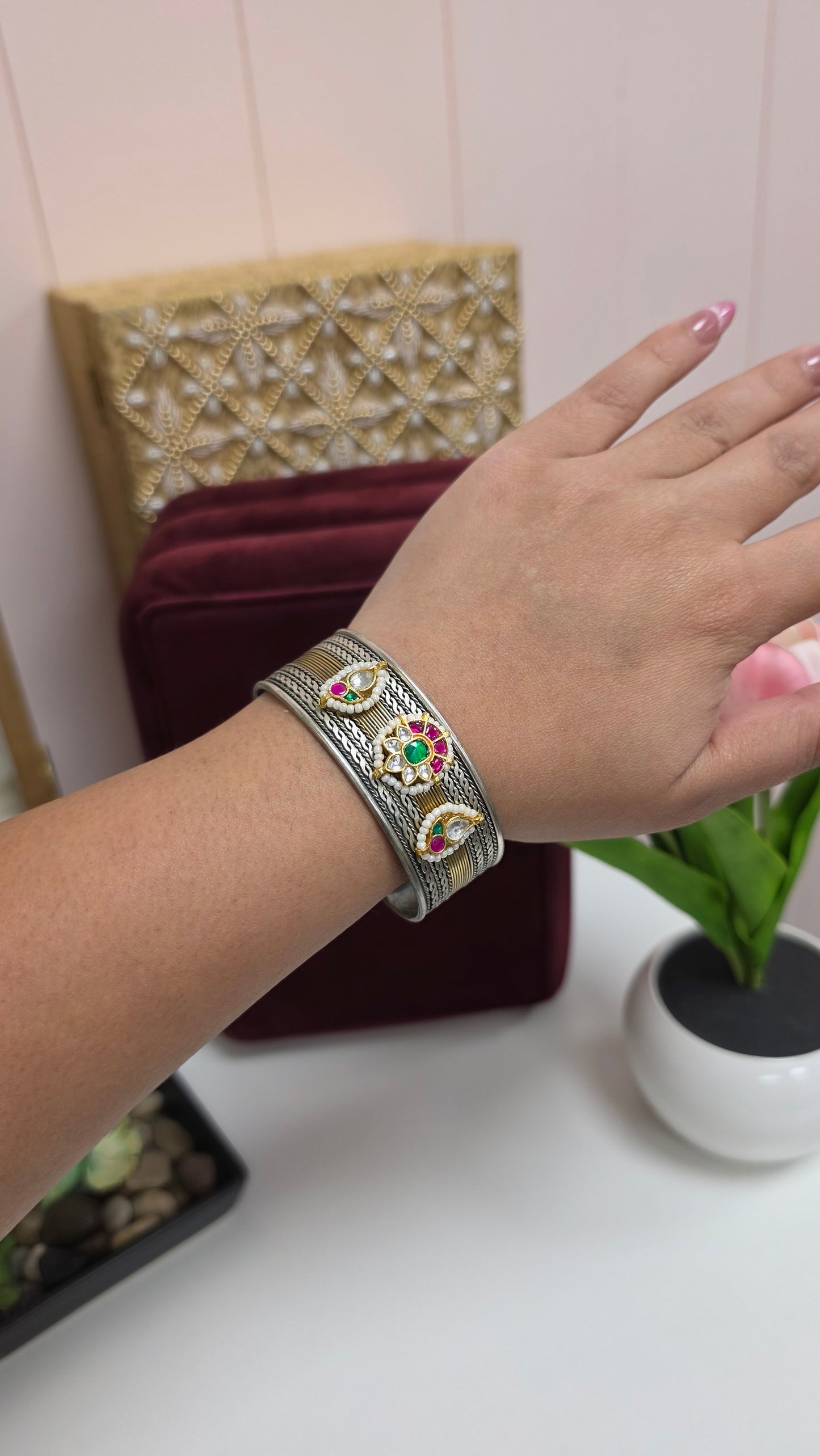Dual tone kundan bangle