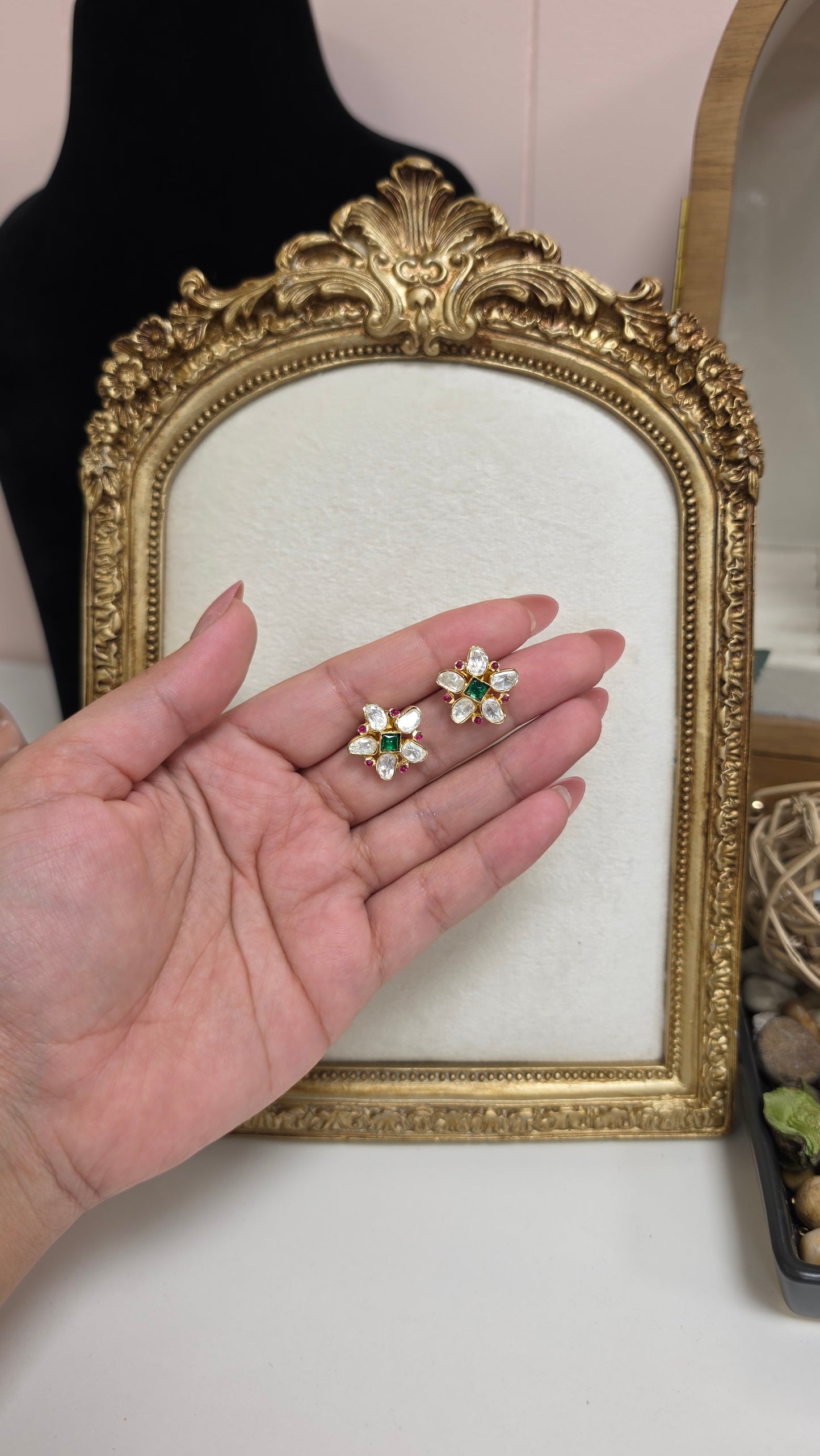 Kavia kundan Studs