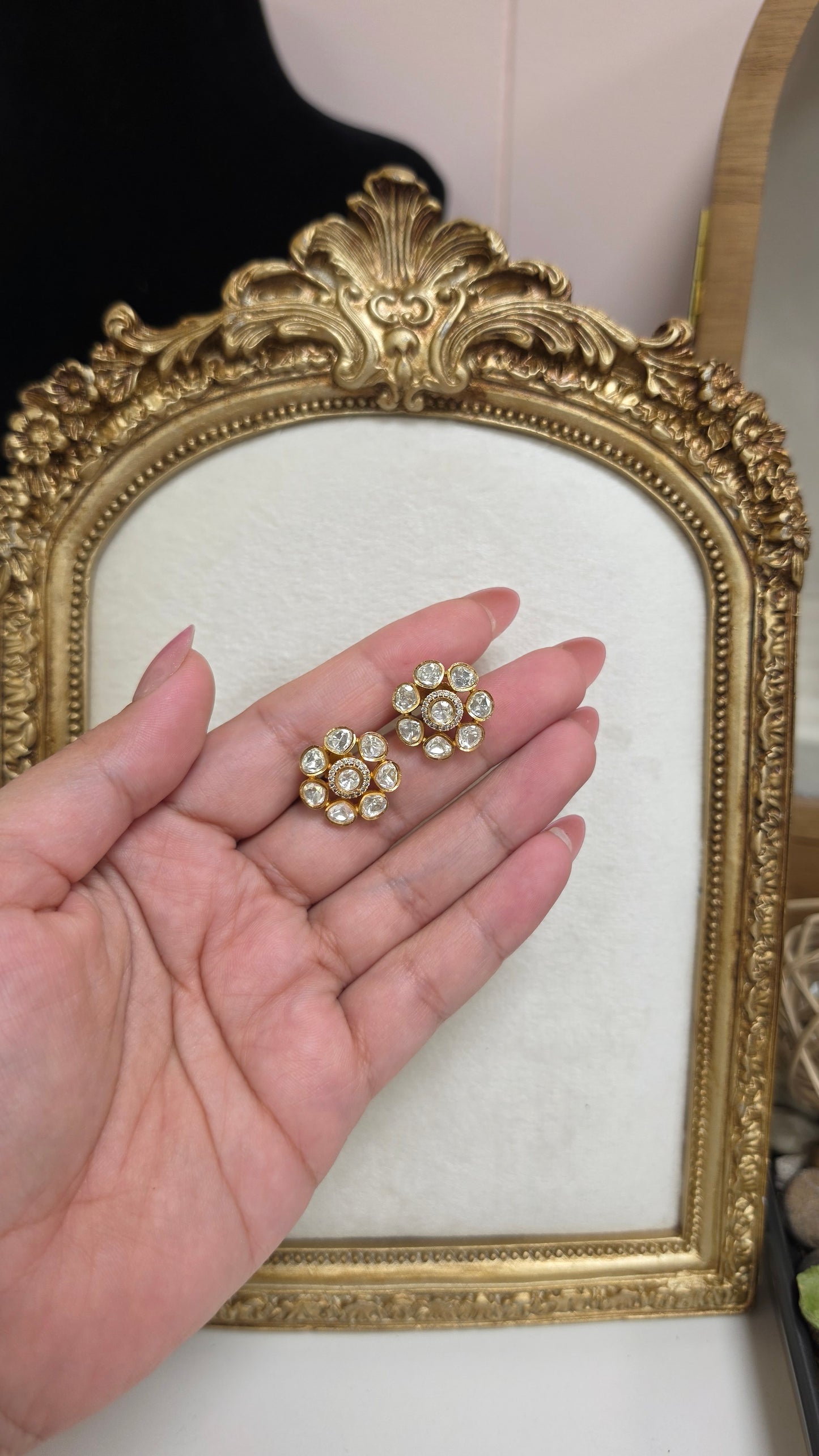 Ravya sunheri kundan studs