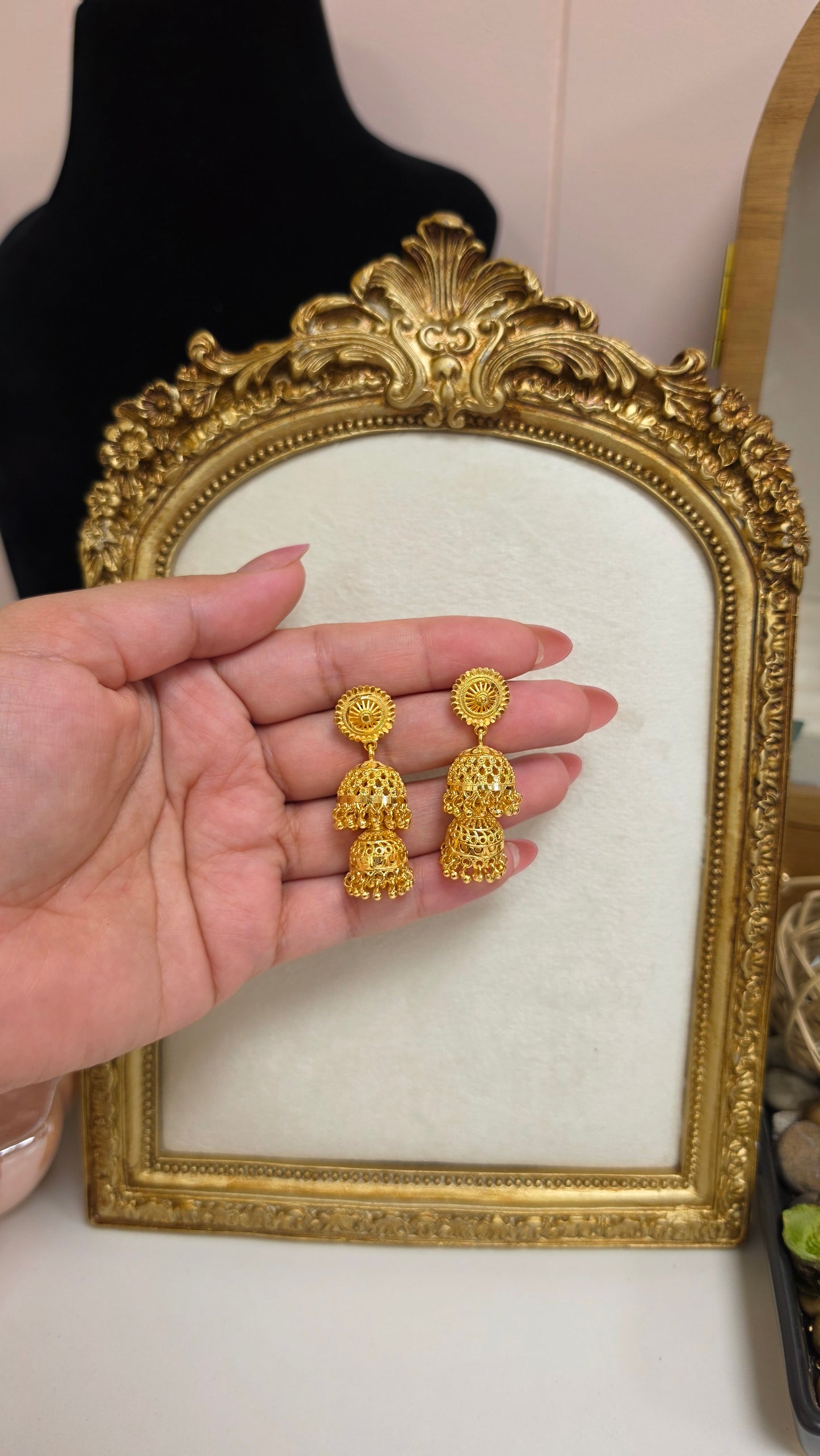 Yuvrani jhumkis