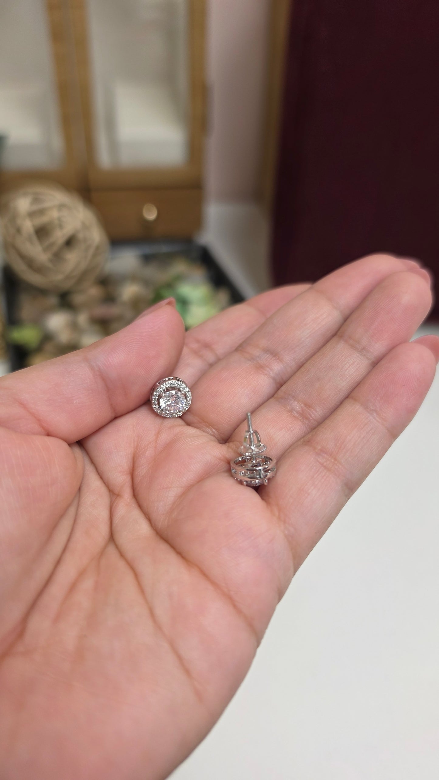 Saivi wg studs
