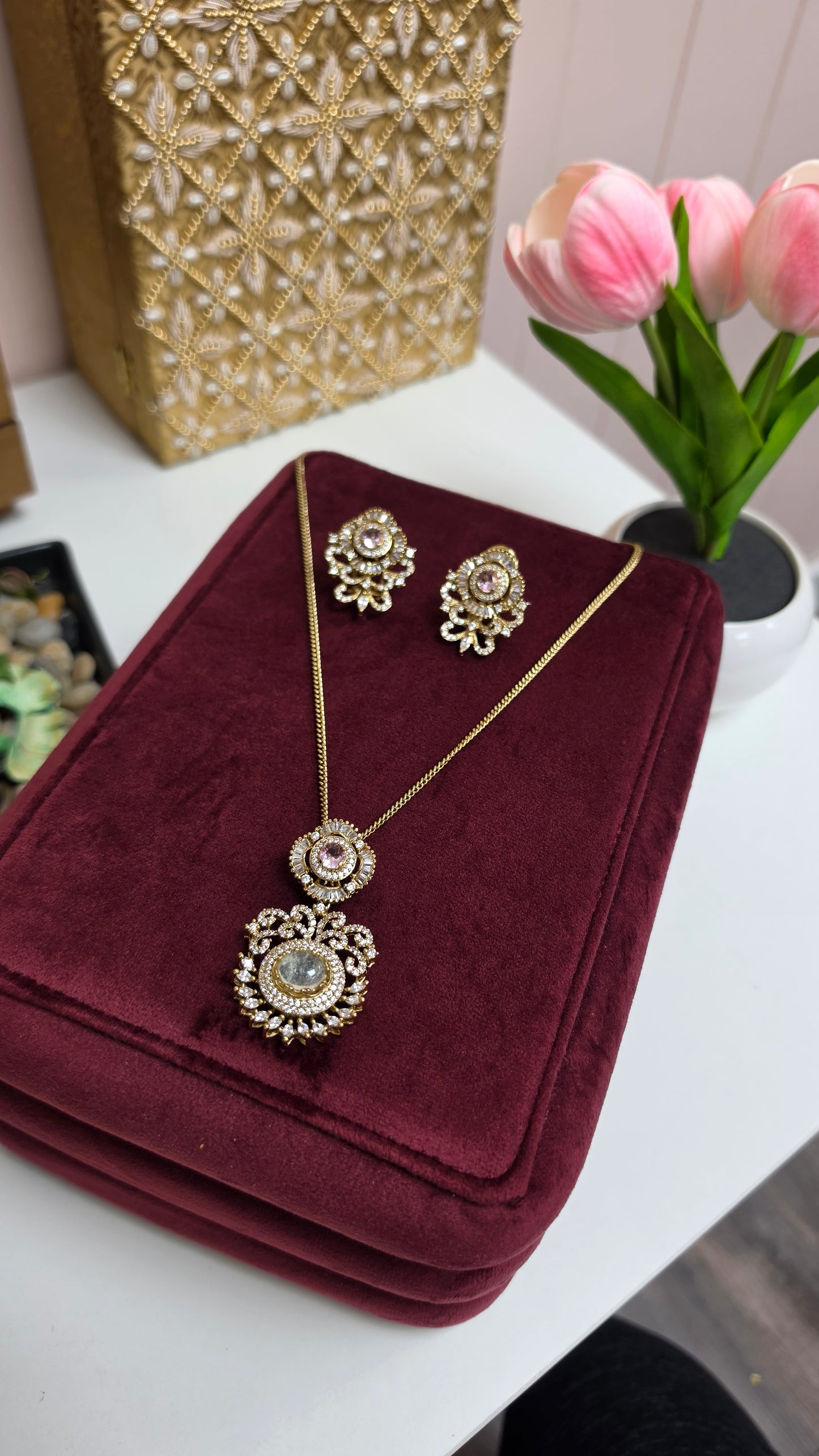 Tanuvi sabya inspired long pendent set(Pink)