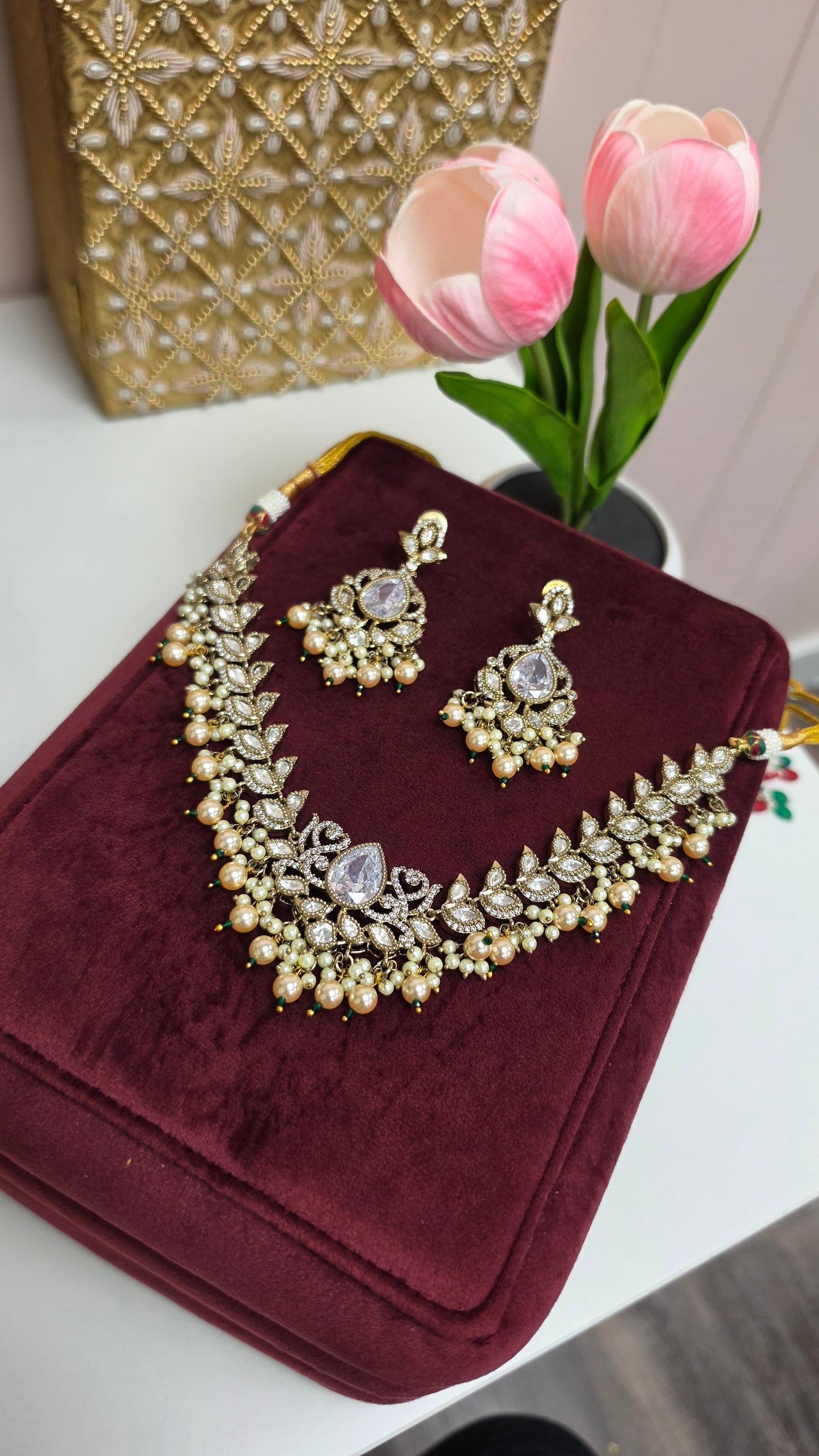 Uptej premium kundan set