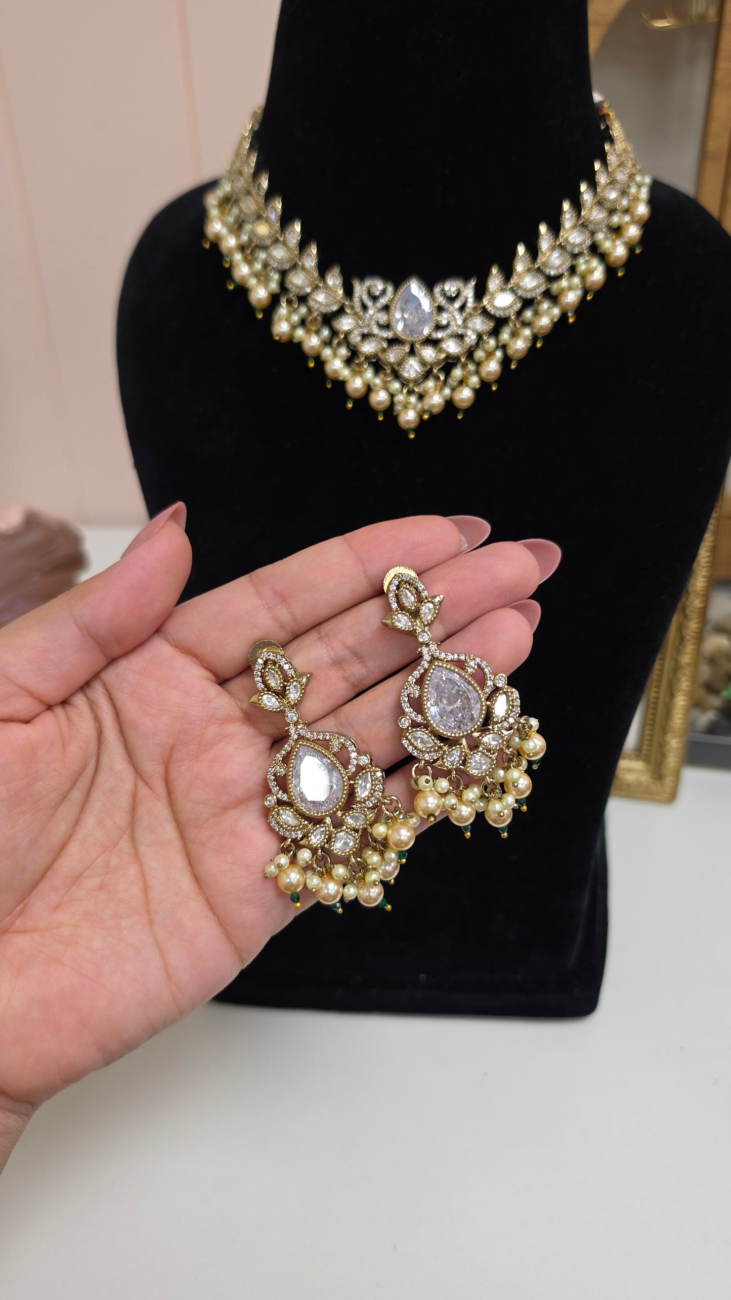 Uptej premium kundan set