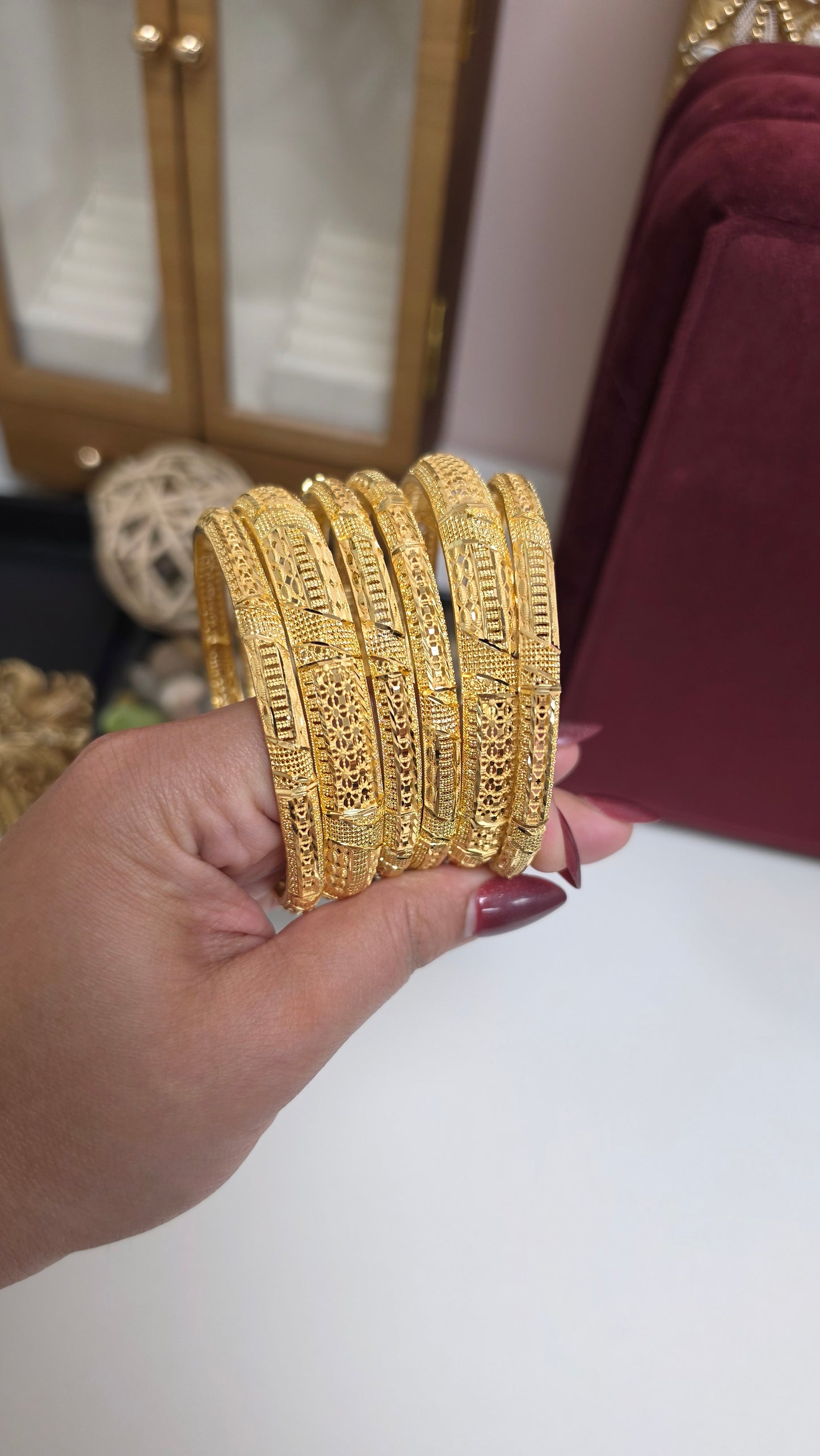 Neet gold look Bangles Set