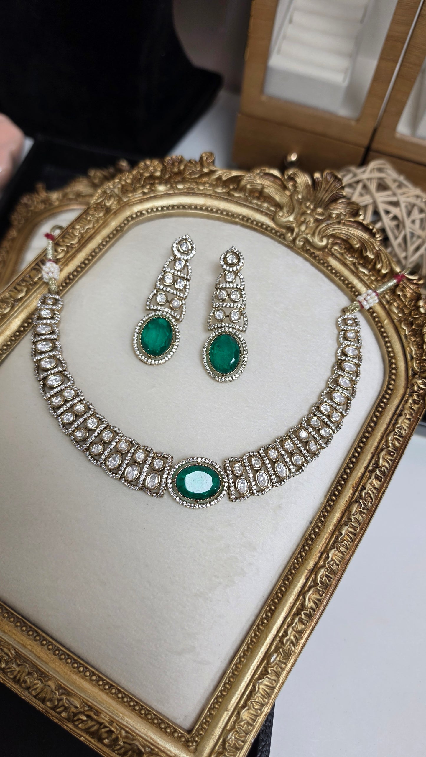 Nimrit kundan set