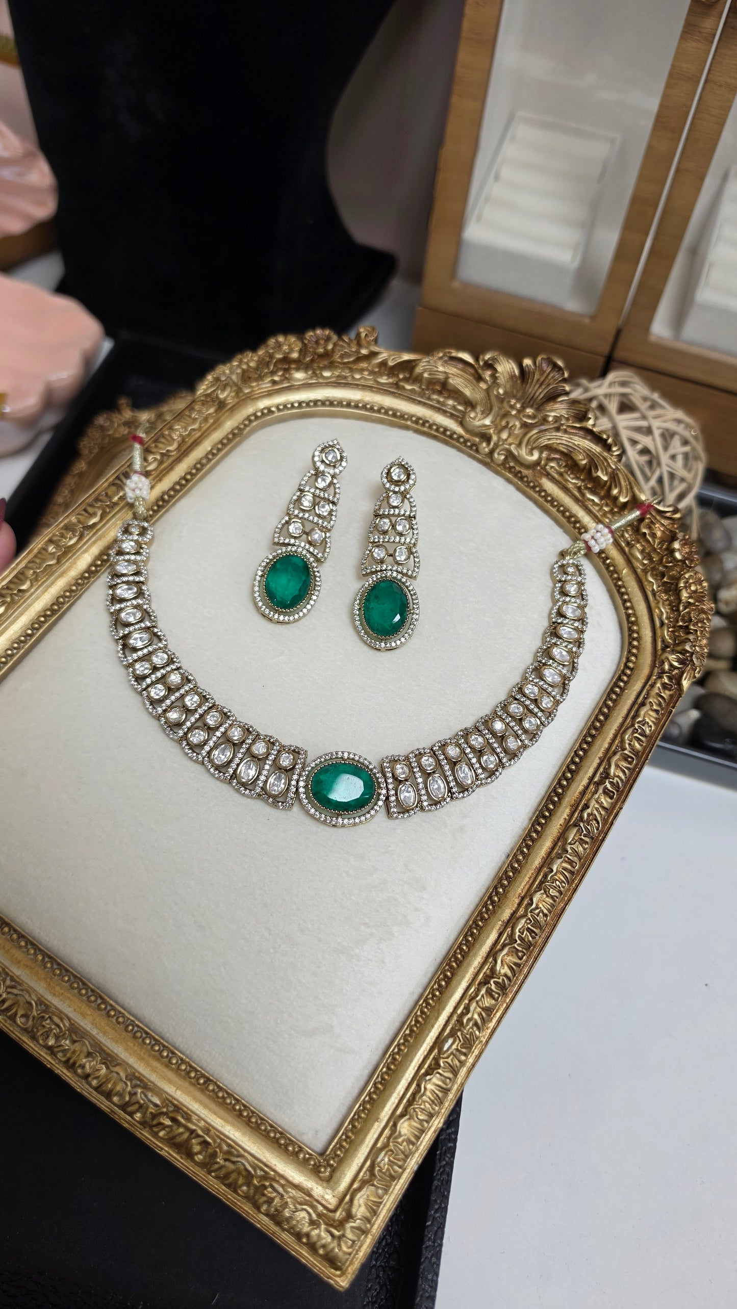 Nimrit kundan set