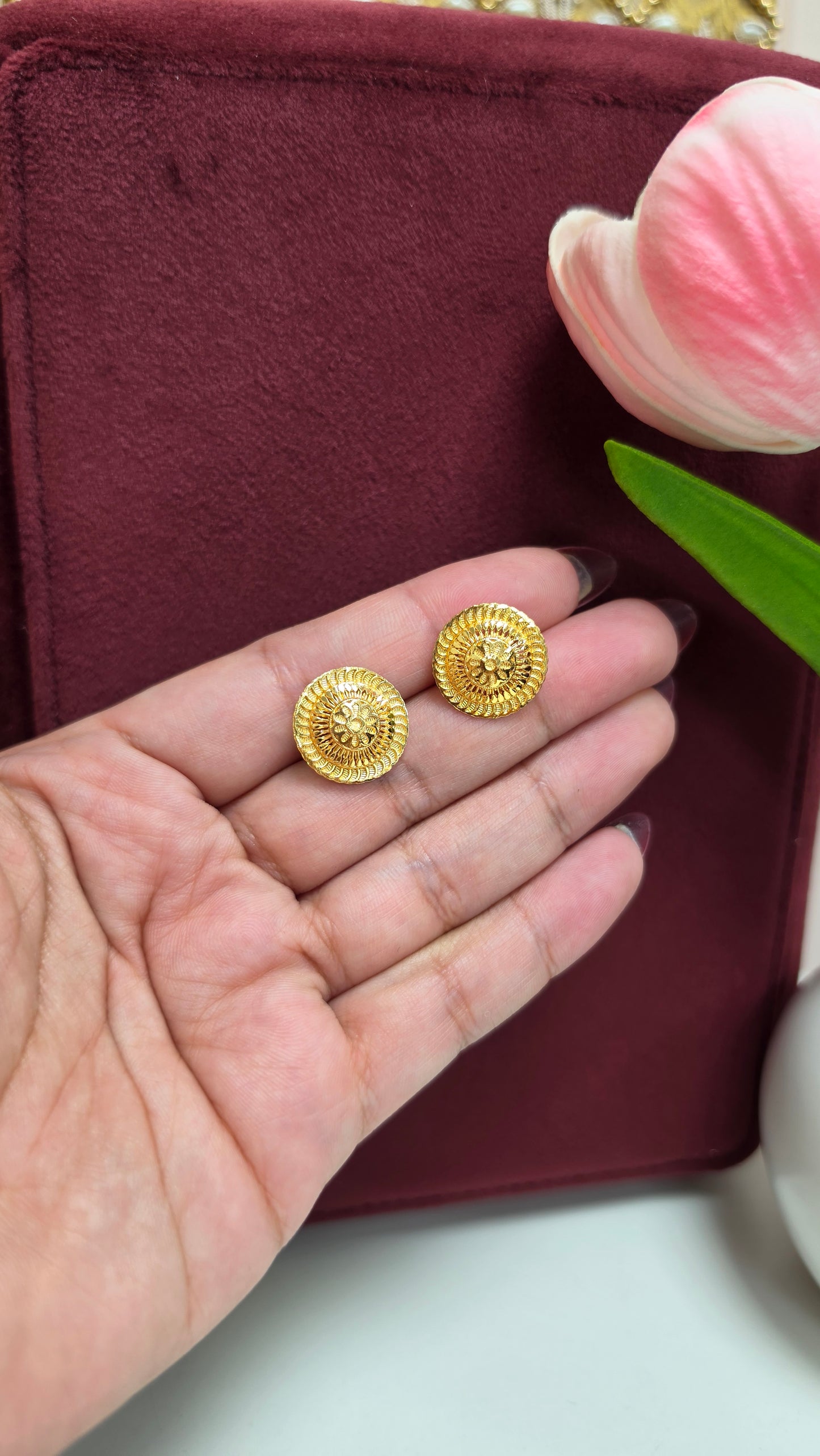 Japleen gold look studs