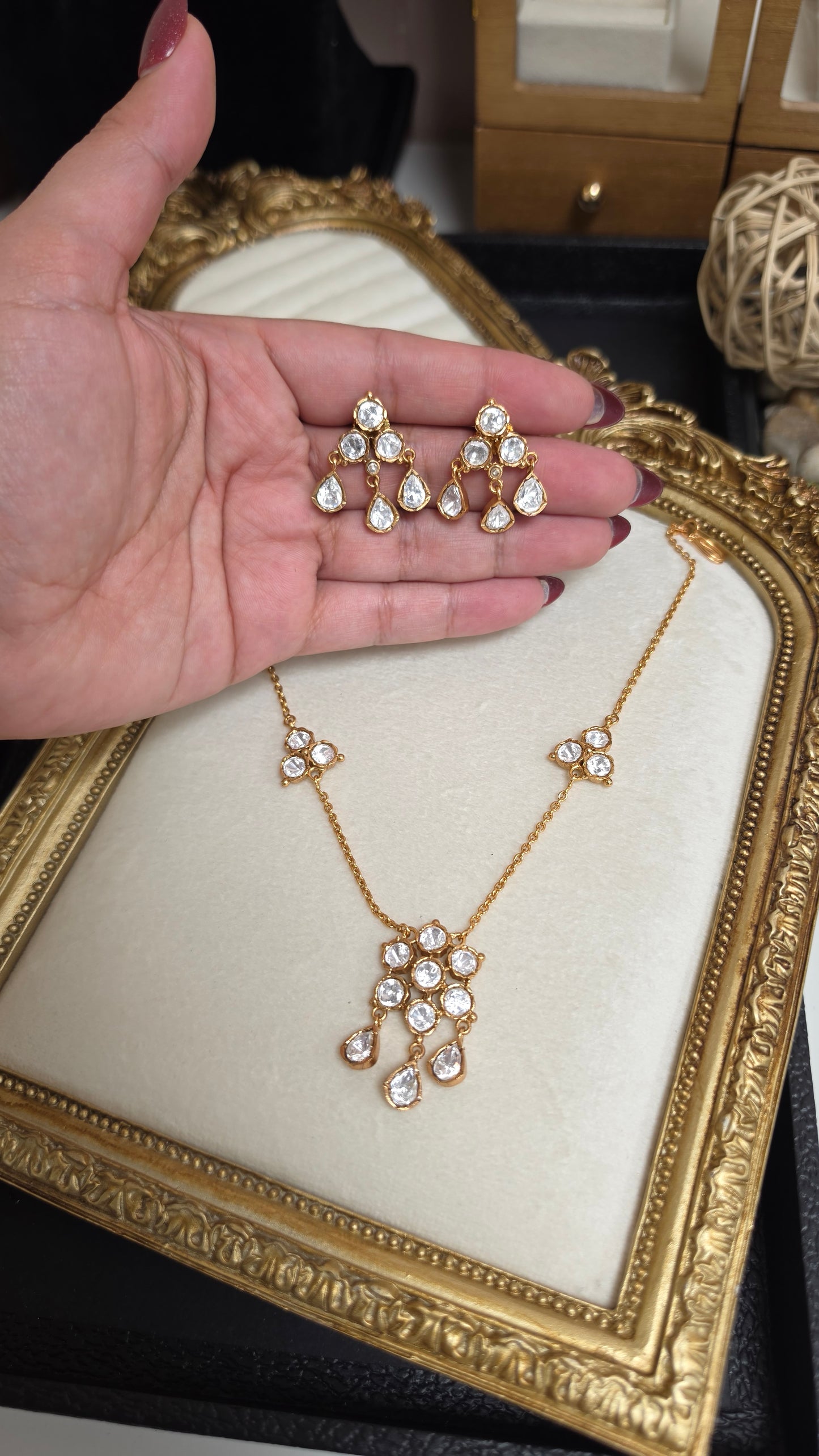 Tript kundan pendent set