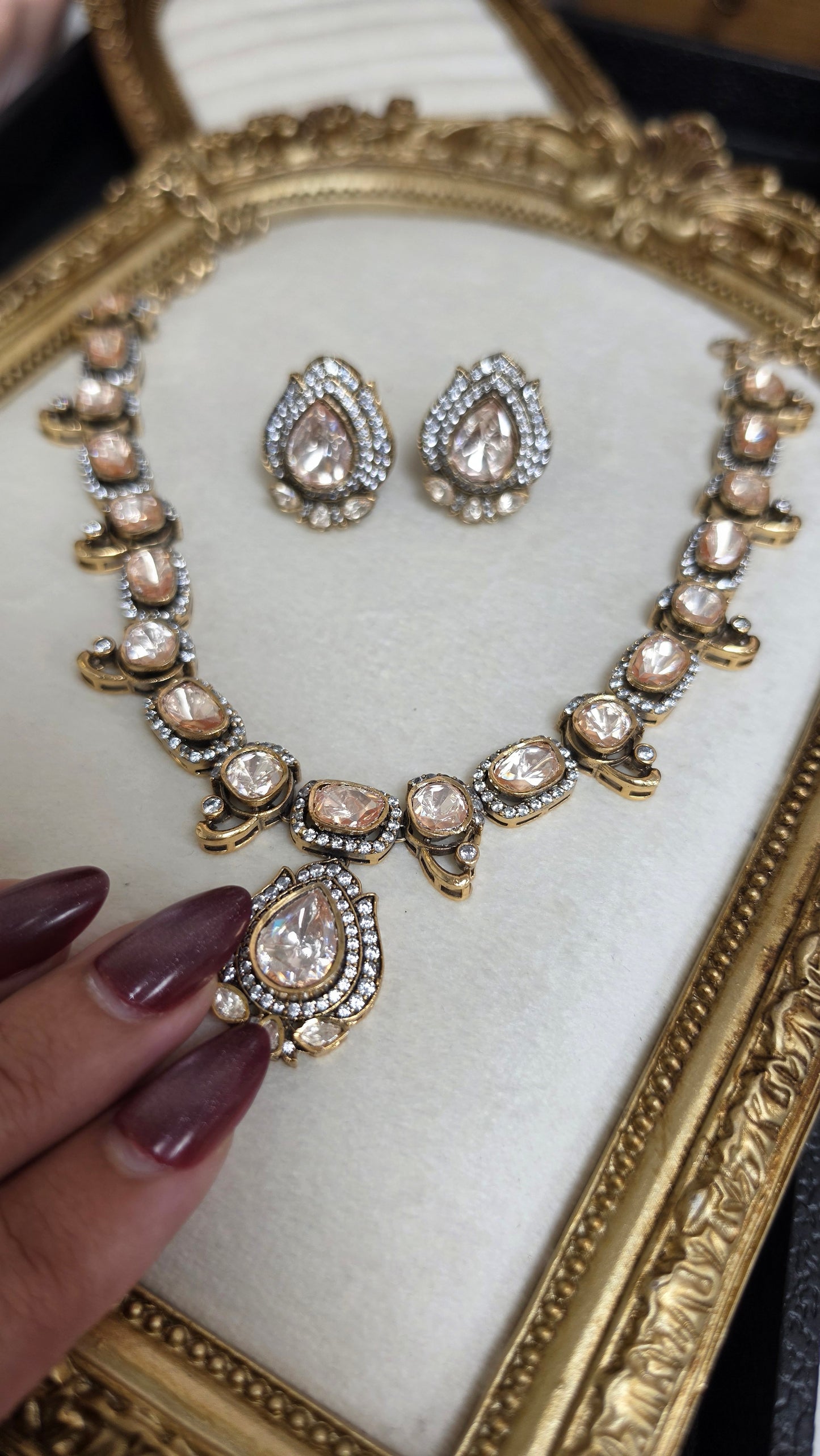 Areena premium moisonaite kundan set