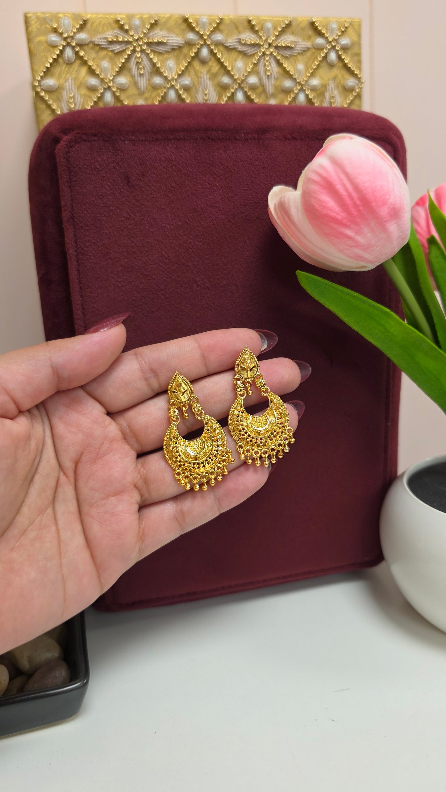 Aveera gold look earrings