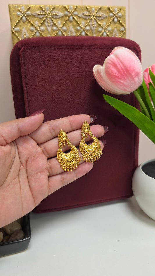 Aveera gold look earrings