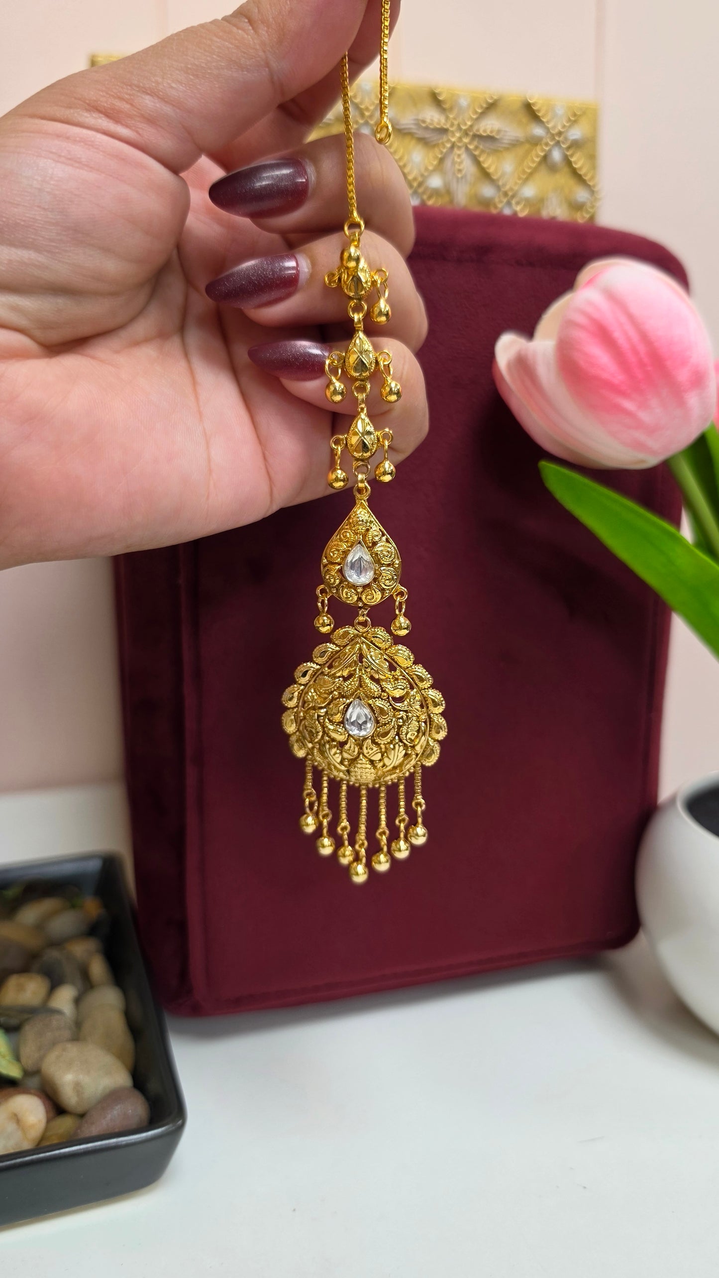 Amneet gold plated kundan Earrings (Gold)