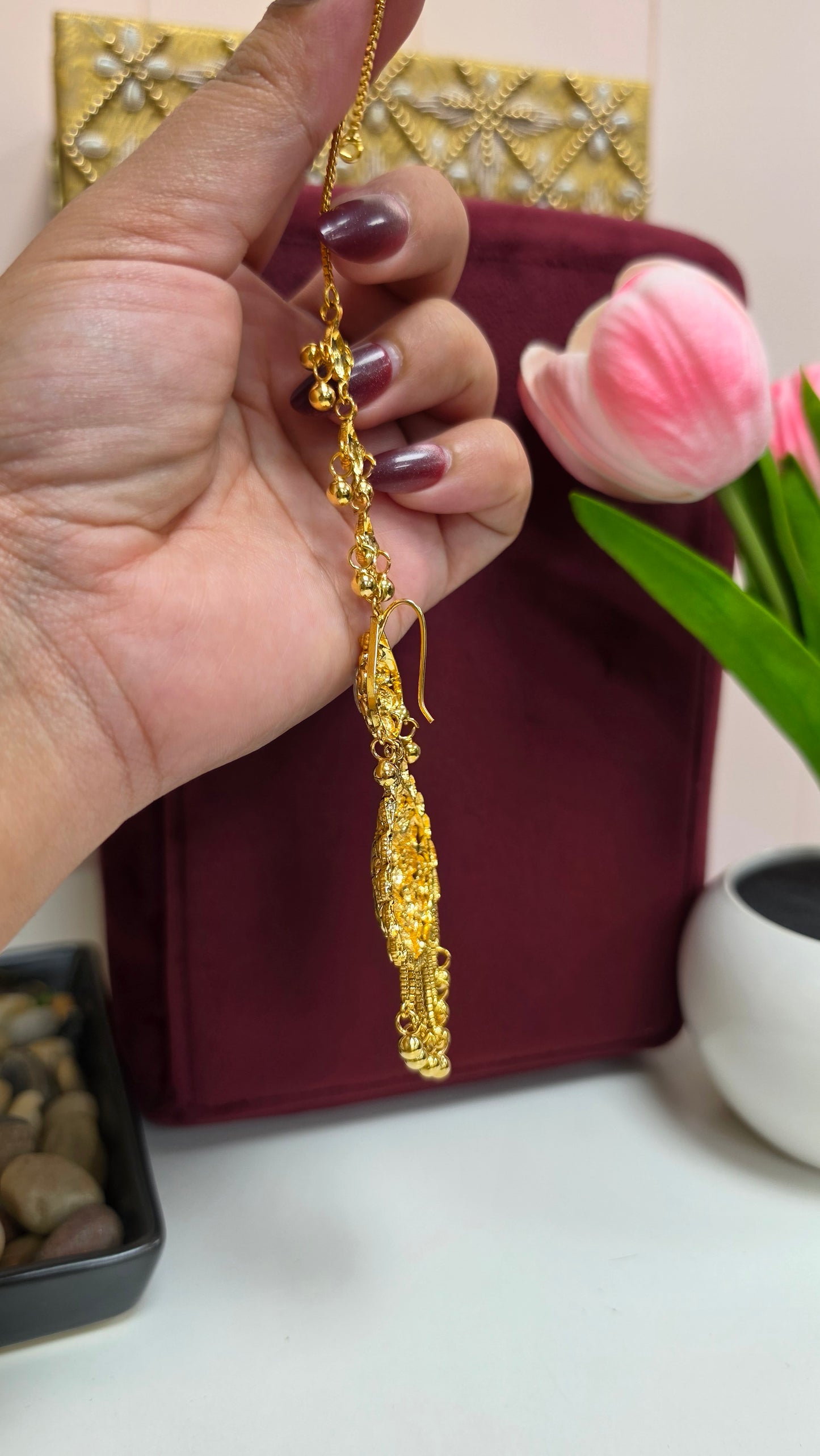 Amneet gold plated kundan Earrings (Gold)