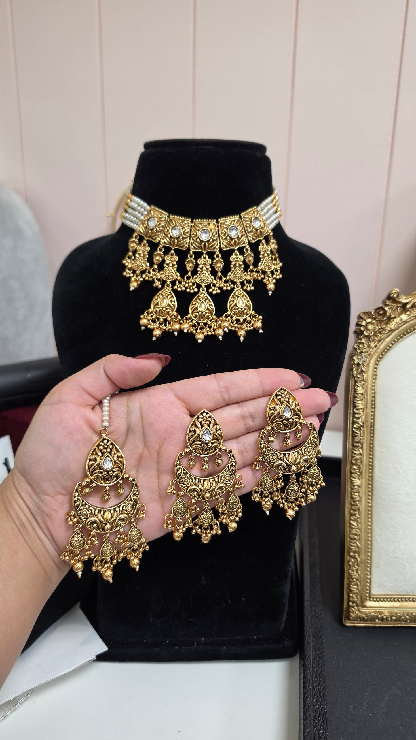 Juspreet kundan set (Gold)