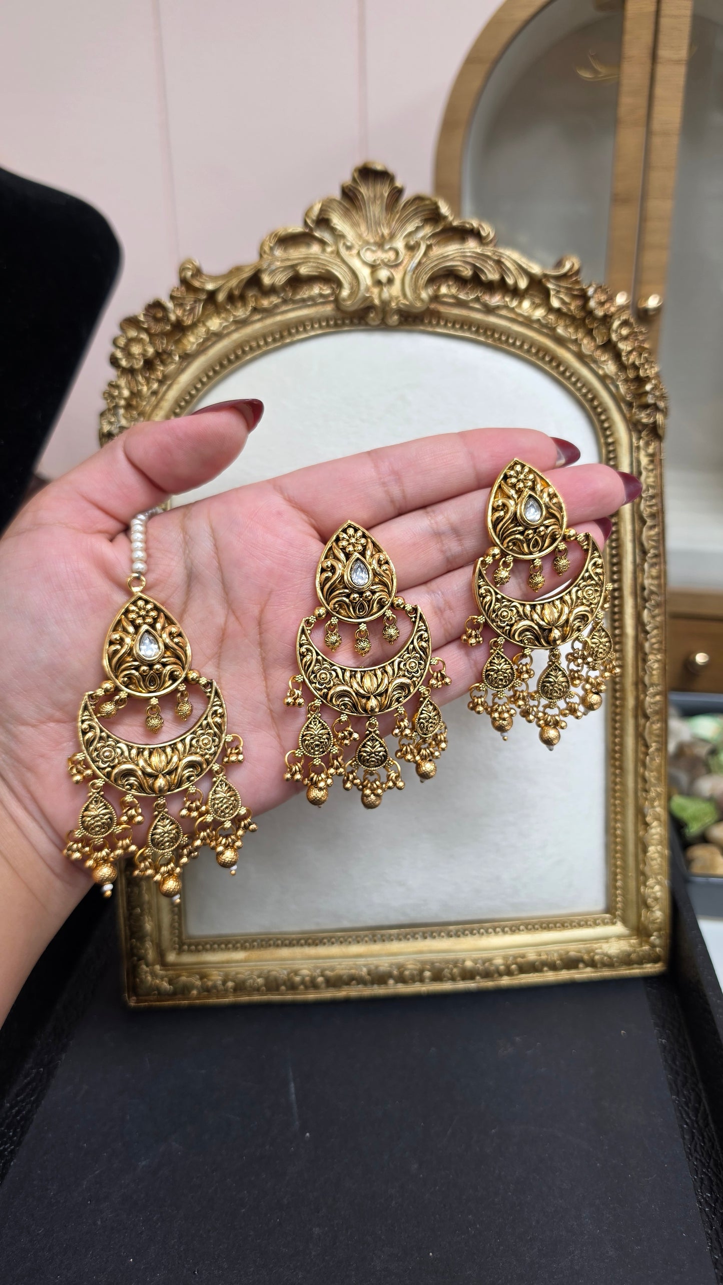 Juspreet kundan set (Gold)