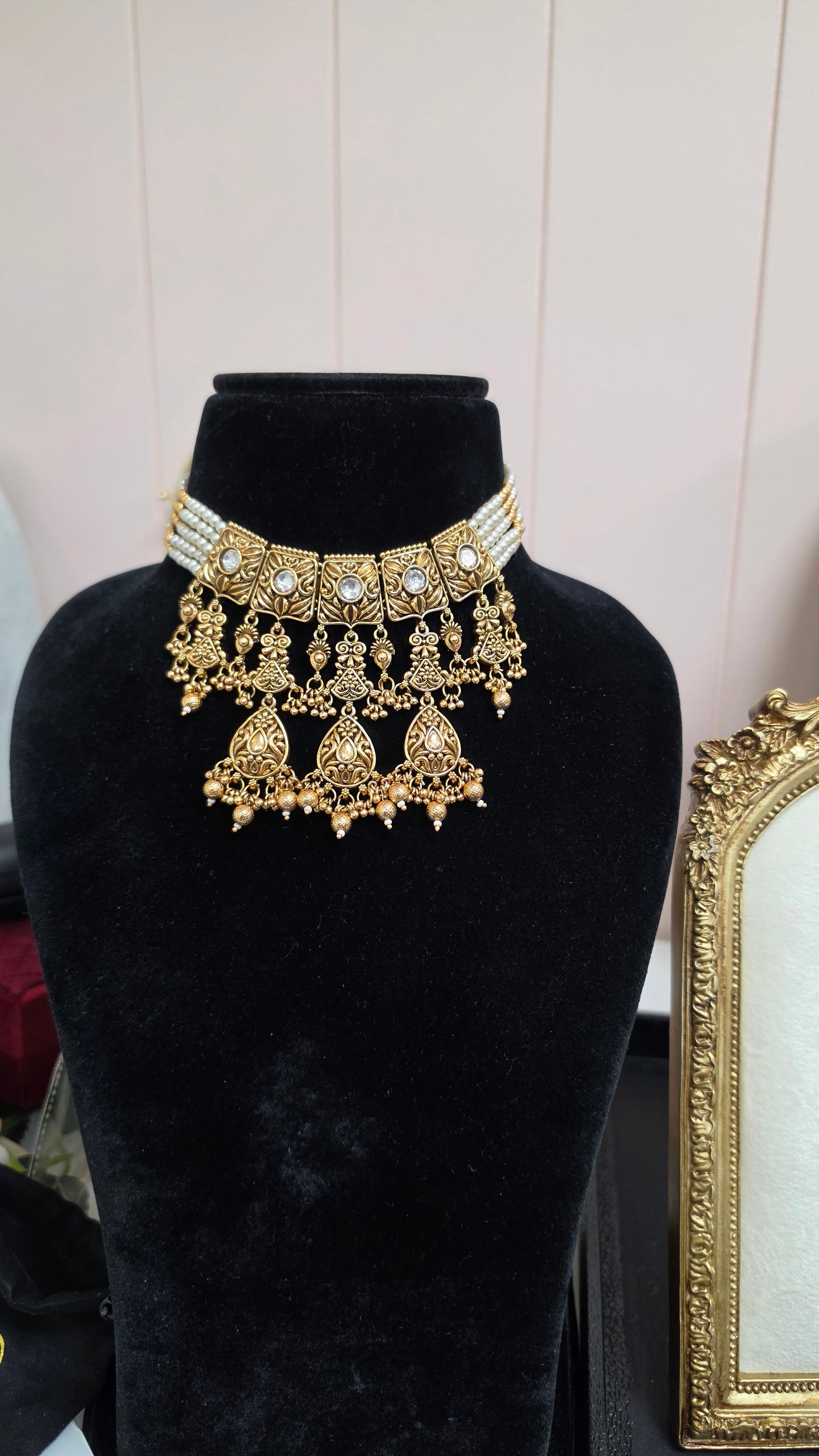 Juspreet kundan set (Gold)