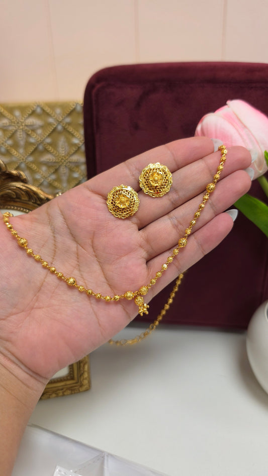 Meera gold plated chain Set