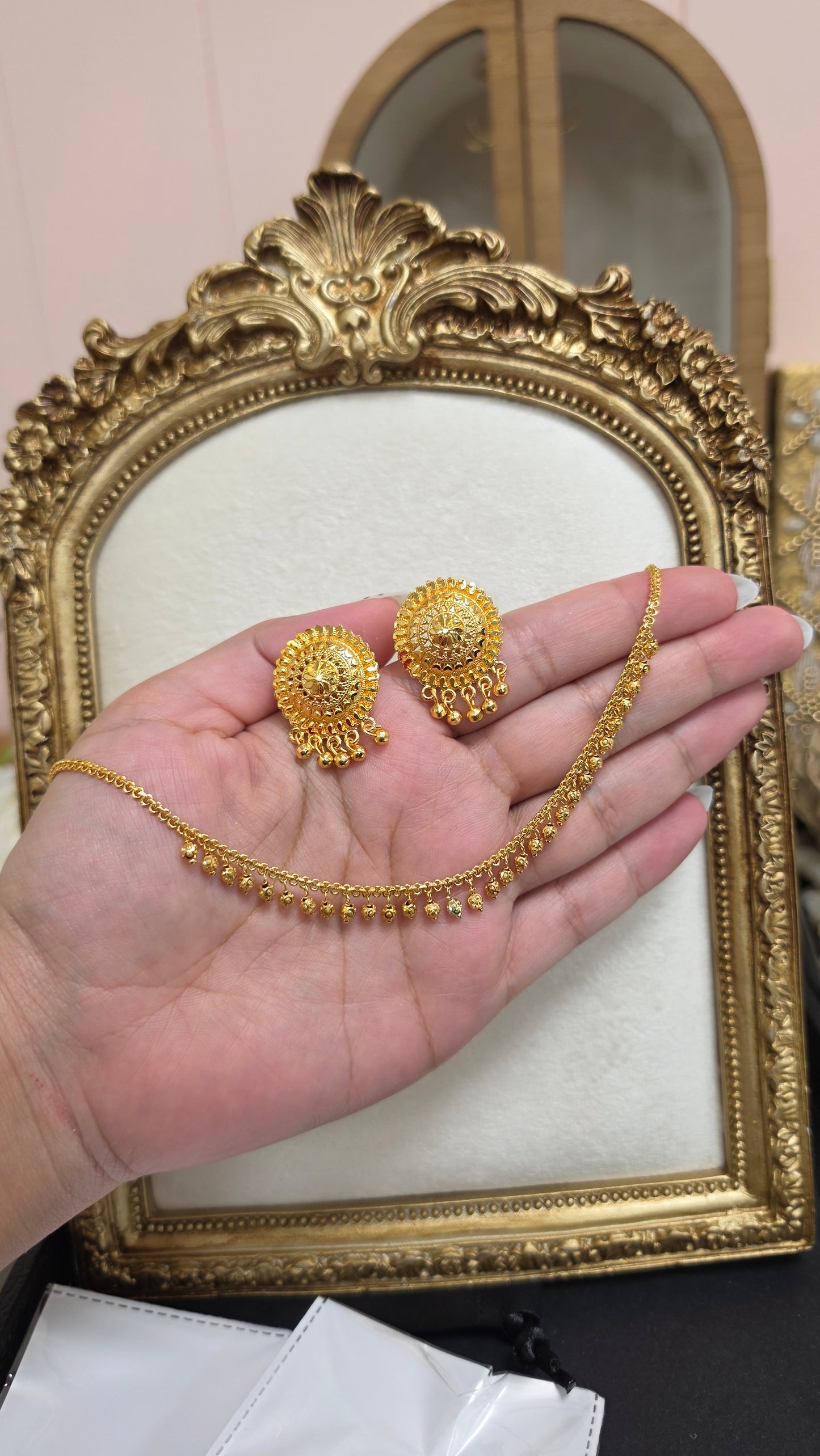 Manraaz gold look chain set