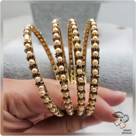 Set of 4 pearl bangles